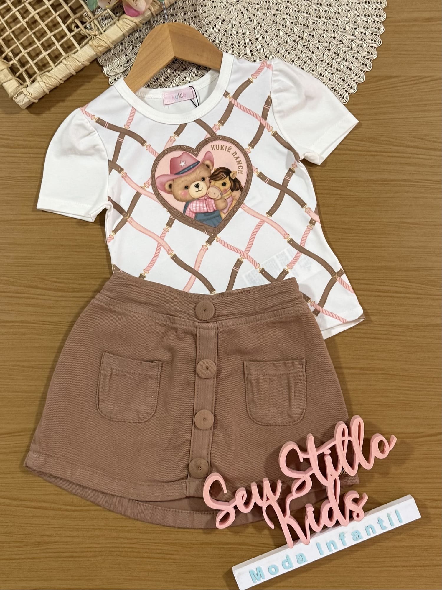 Conjunto Infantil Kukiê Inverno com Saia Marrom e Blusa Ursinha Country