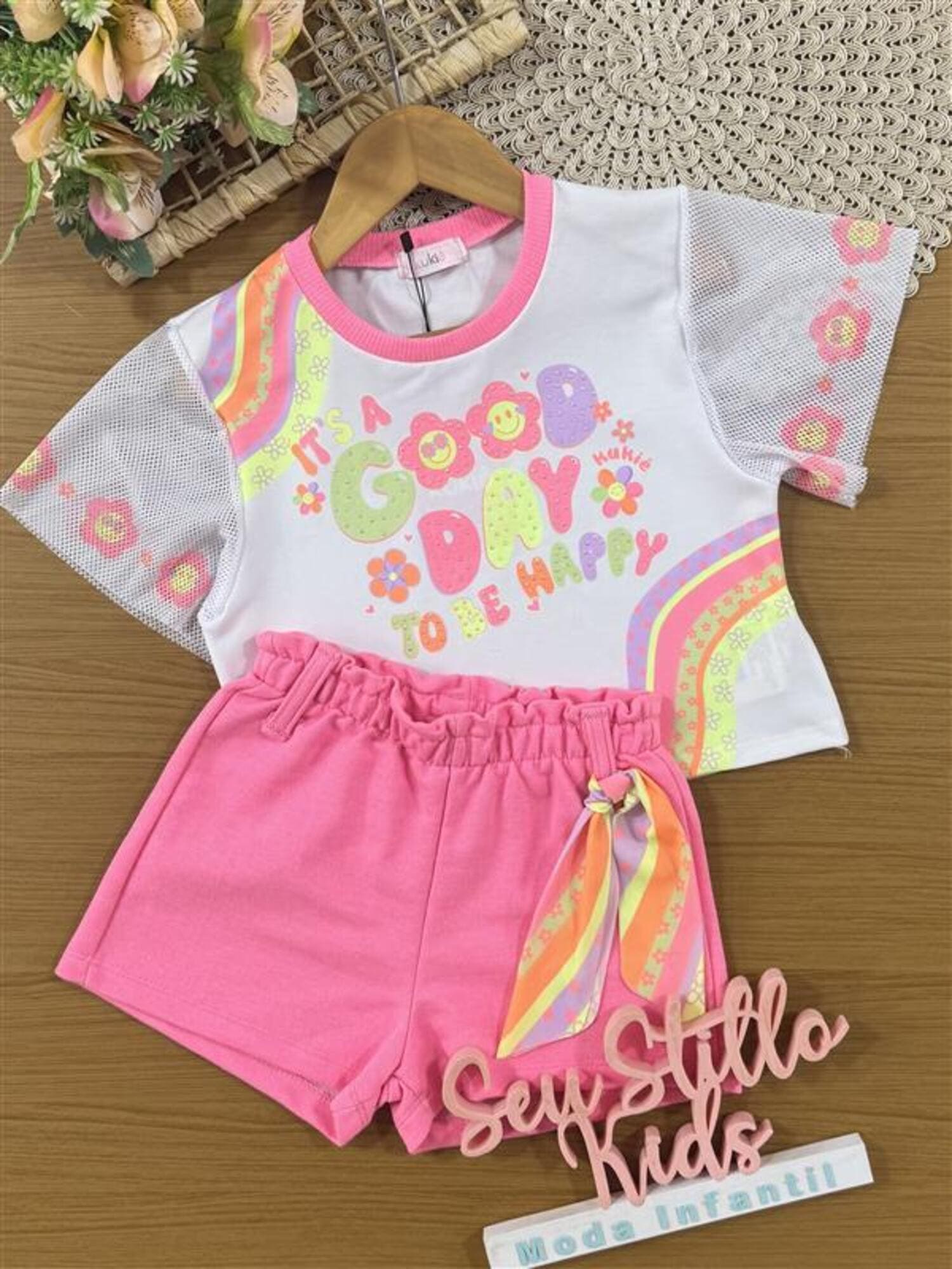 Conjunto Infantil Kukiê Verão com Shorts Rosa e Blusa Branca Good Day