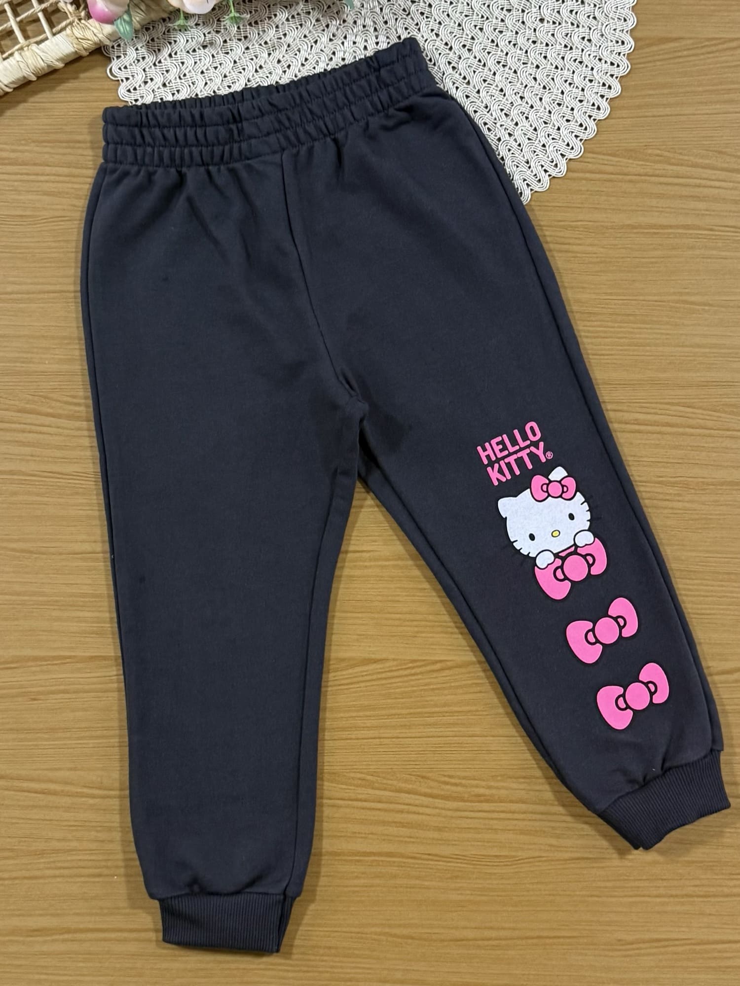 Conjunto Infantil Momi Inverno com Calça e Moletom sem Flanela Cinza Escuro Hello Kitty