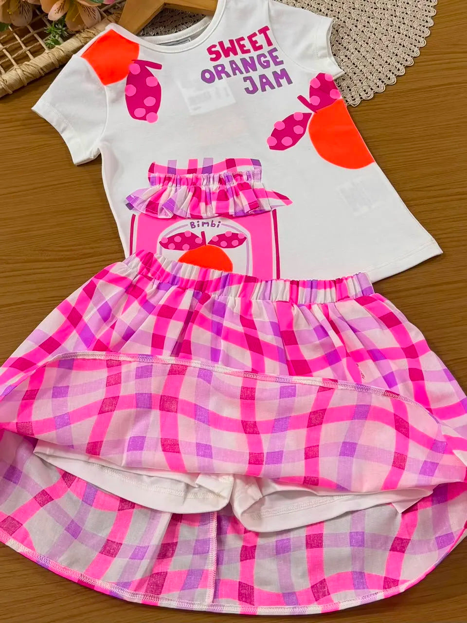 Conjunto Infantil Menina Bimbi com Saia Xadrez Rosa e Blusa Branca Laranjinhas