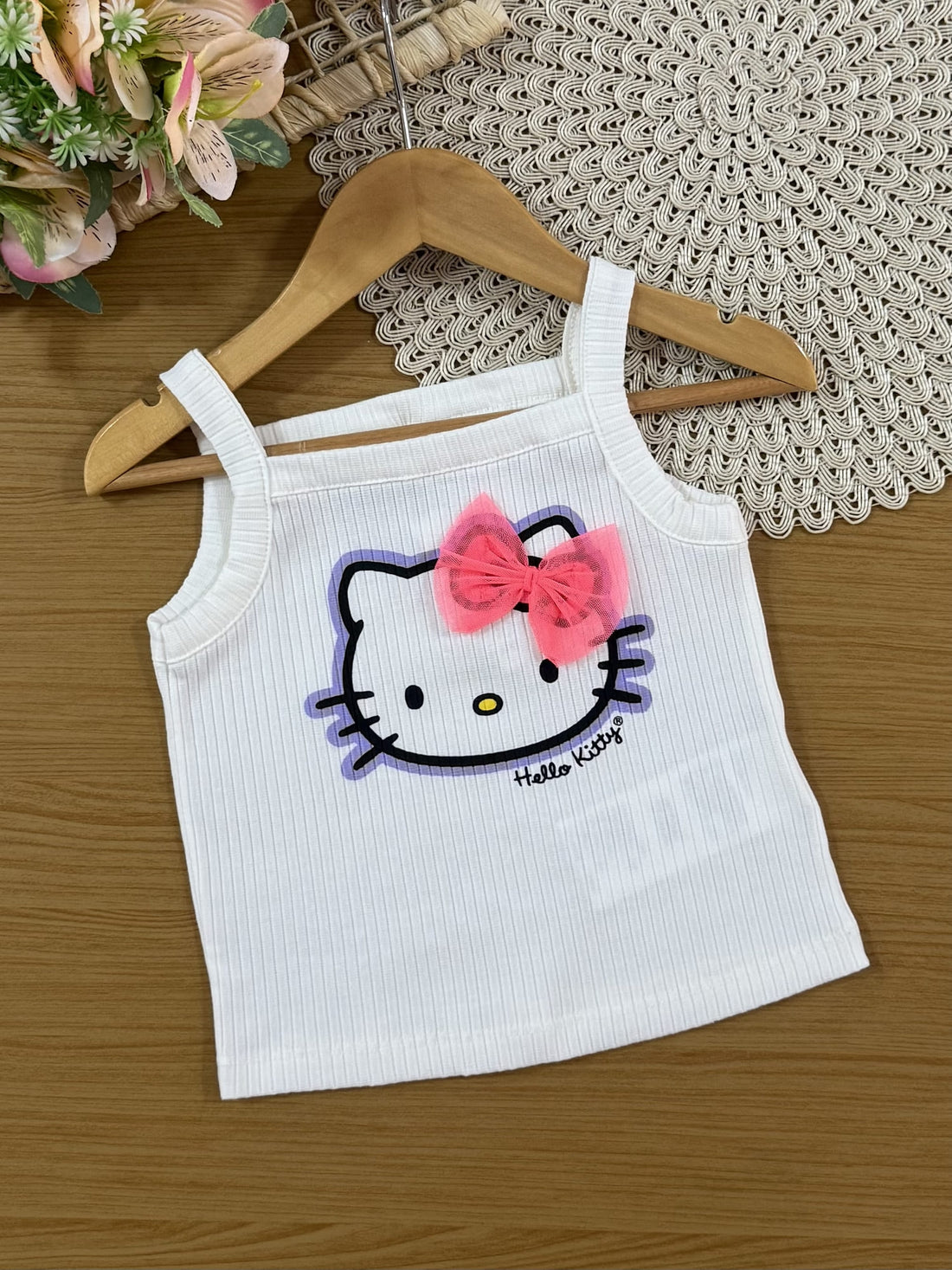 Conjunto Infantil Momi Verão com Shorts Saia Rosa e Regata Branca Hello Kitty Lacinho