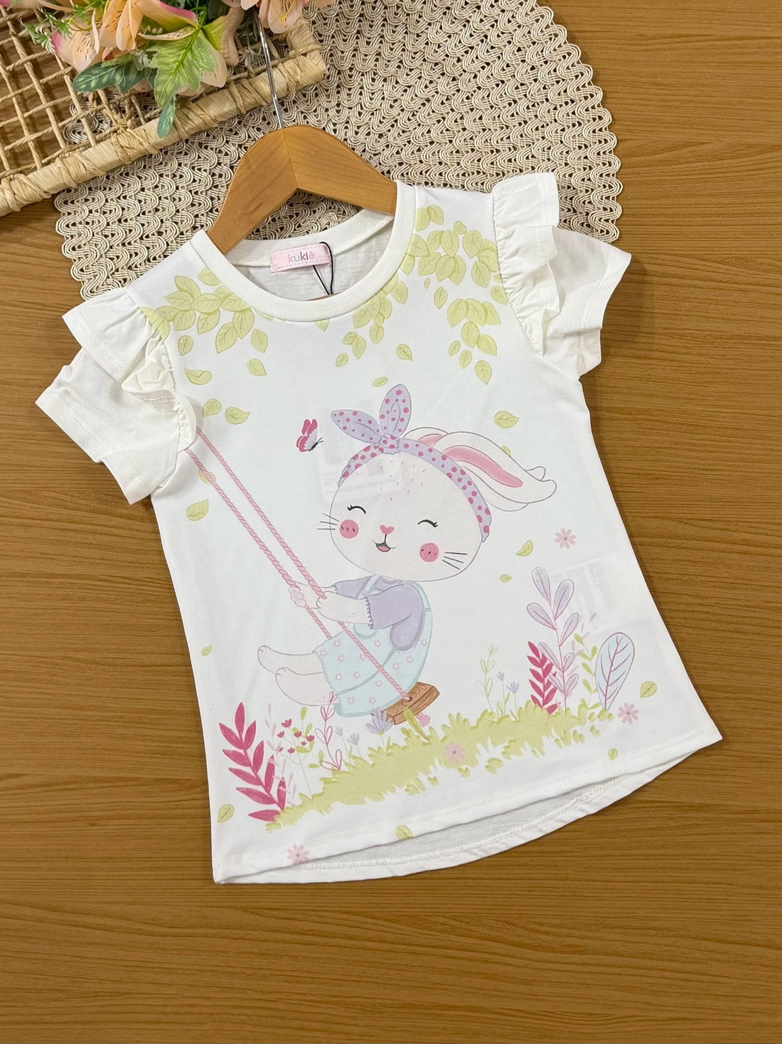 Conjunto Infantil Kukiê com Shorts Ciclista Verde e Blusa Coelhinha