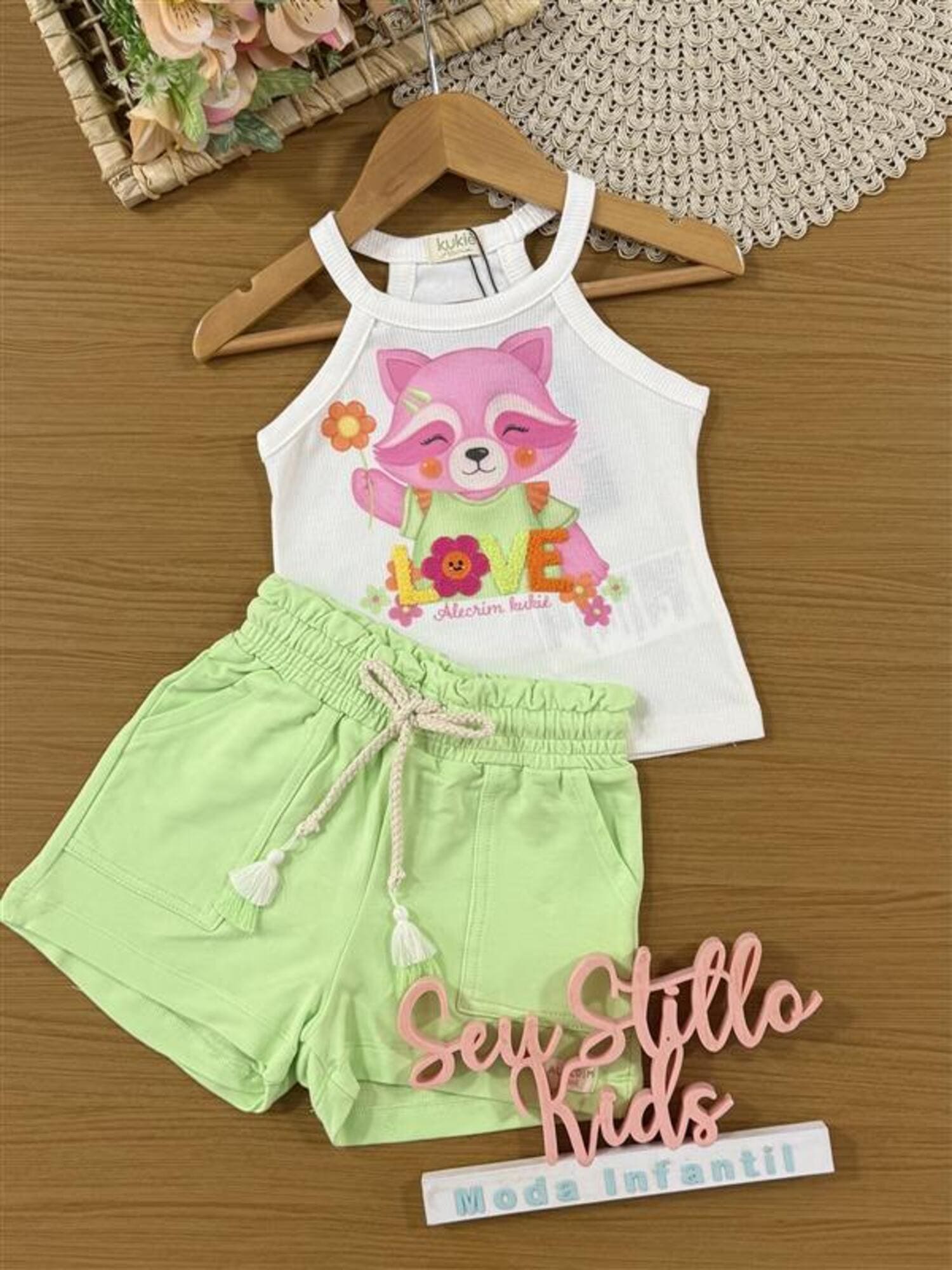 Conjunto Infantil Kukiê Verão com Shorts Verde e Regata Branca Guaxinim