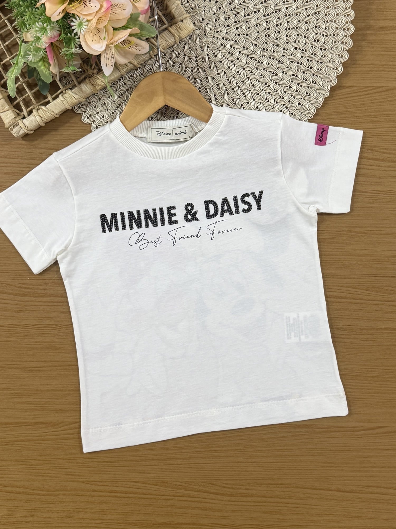 Conjunto Infantil Animê com Shorts Ciclista Verde e Blusa Branca Minnie e Daisy