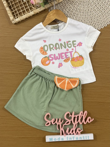 Conjunto Infantil Kukiê Verão com Short Saia com bolsinha e Blusa Branca Laranjinha