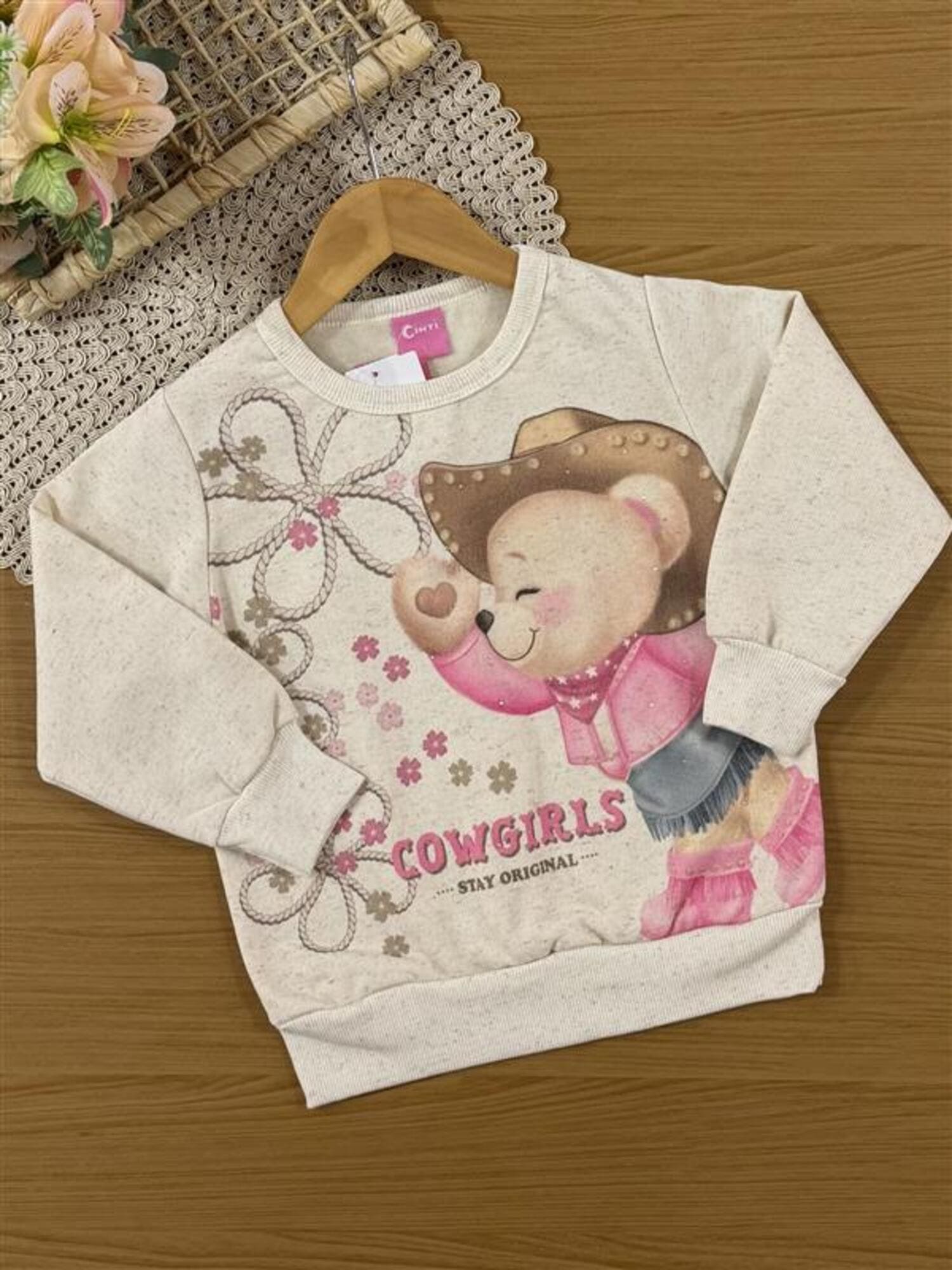 Conjunto Infantil Cinti Inverno com Calça e Moletom Flanelado Off White Ursinha Boiadeira