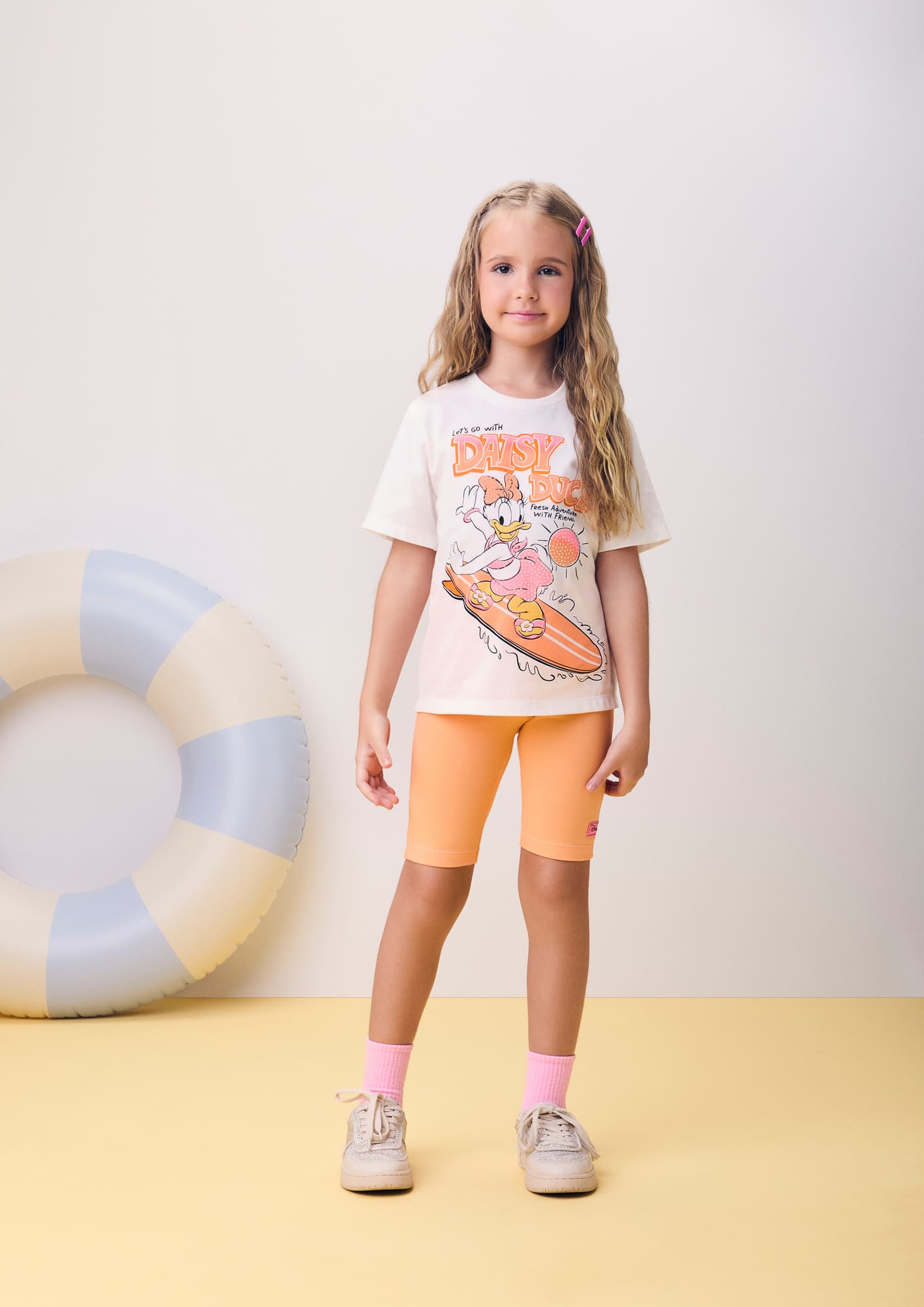 Conjunto Infantil Momi Verão com Shorts Ciclista Laranja e Blusa Branca Daisy Duck Disney