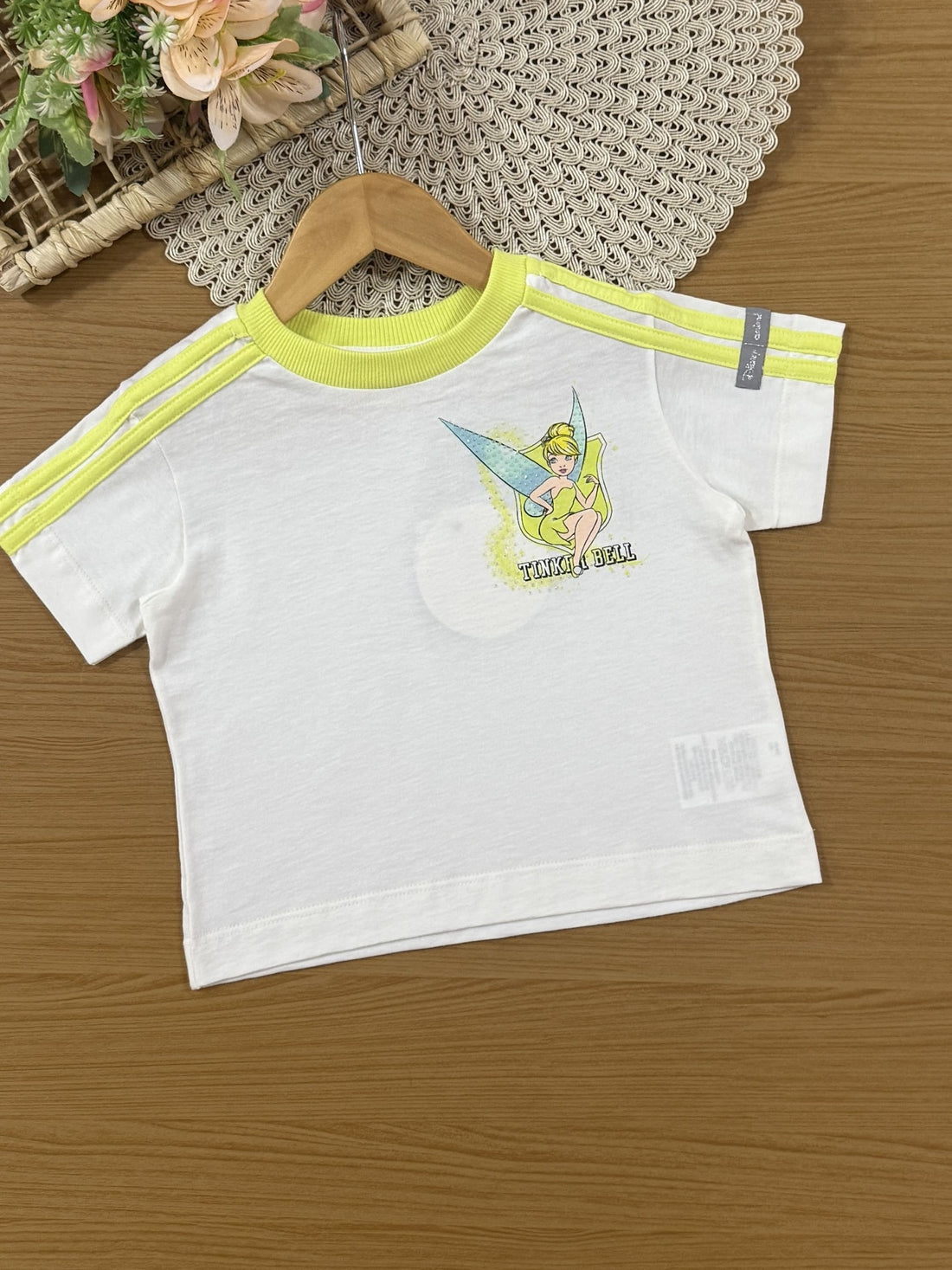 Conjunto Infantil Animê Verão com Shorts Saia Amarelo e Blusa Branca Tinker Bell Disney