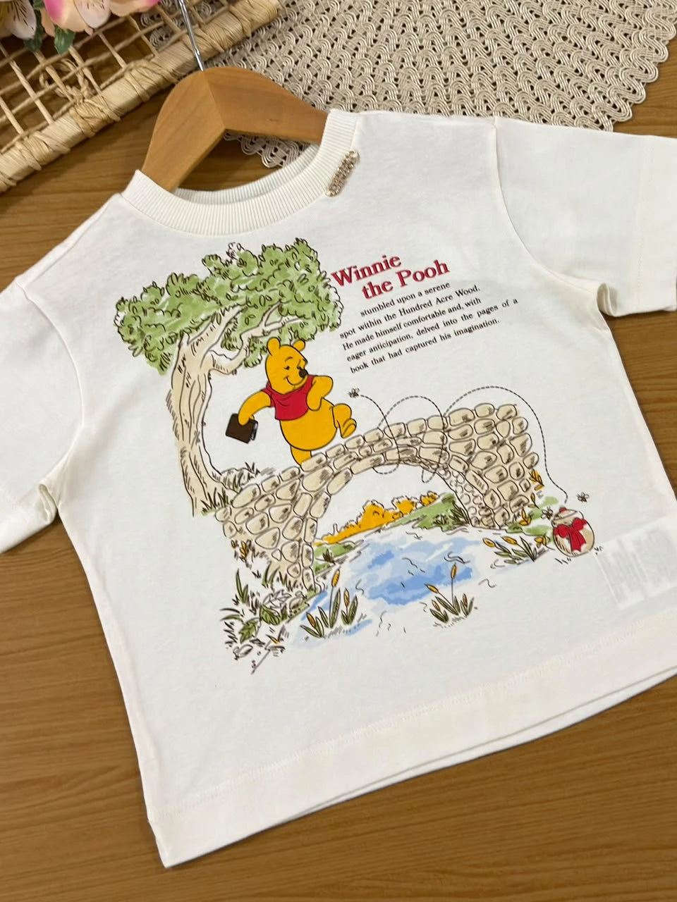 Conjunto Infantil Menina Animê com Shorts Saia Vermelho e Blusa Ursinho Pooh Disney