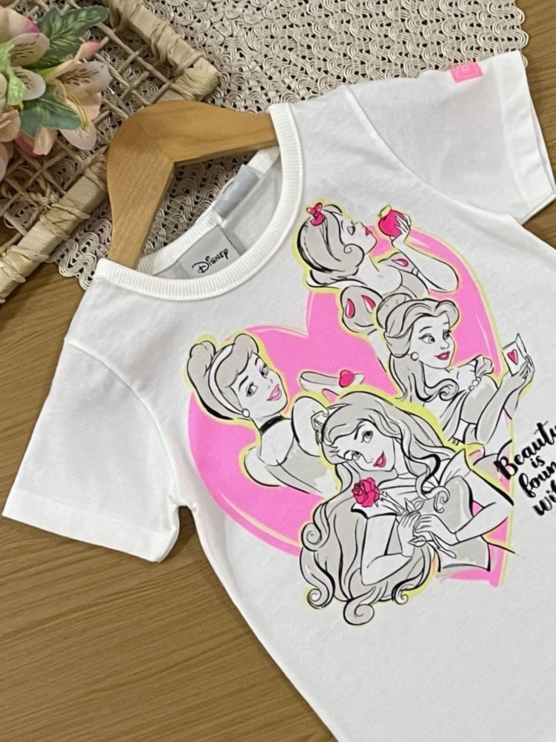 Conjunto Infantil Bimbi Verão com Shorts Ciclista Rosa e Blusa Branca Princesas Disney