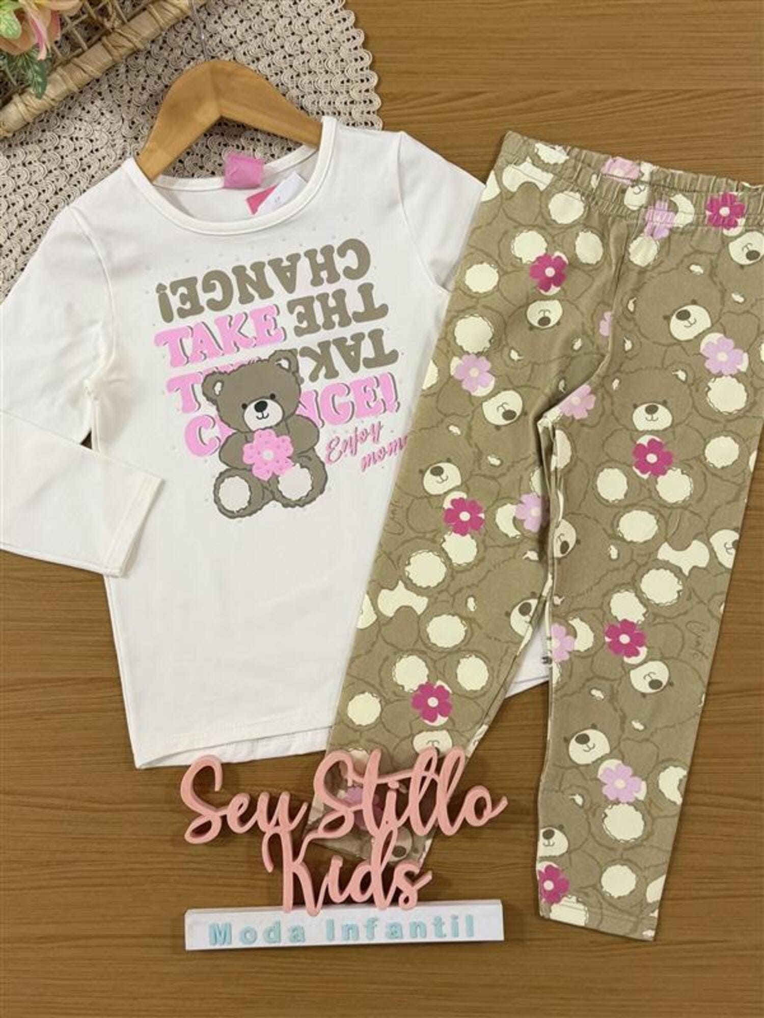 Conjunto Infantil Cinti Inverno com Calça Legging Bege e Blusa Manga Longa Ursinha