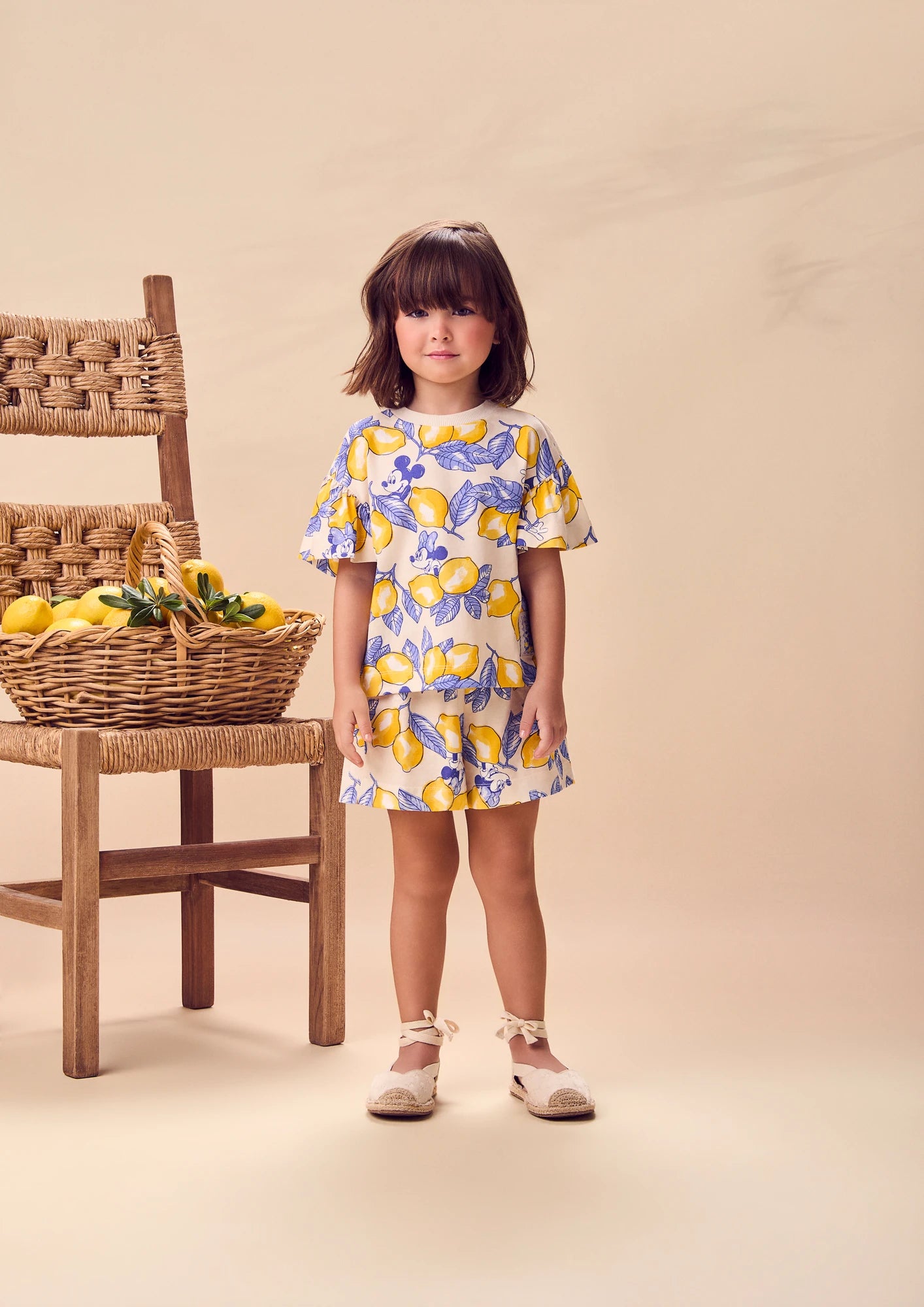 Conjunto Infantil Menina Animê com Shorts e Blusa Bege Mennie Limãozinho