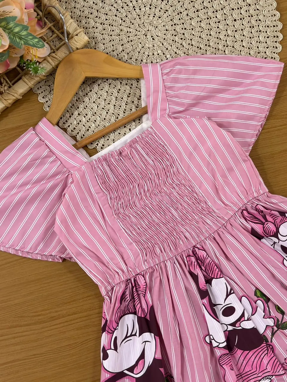 Vestido Infantil Animê Listrado Rosa Minnie Flores Disney
