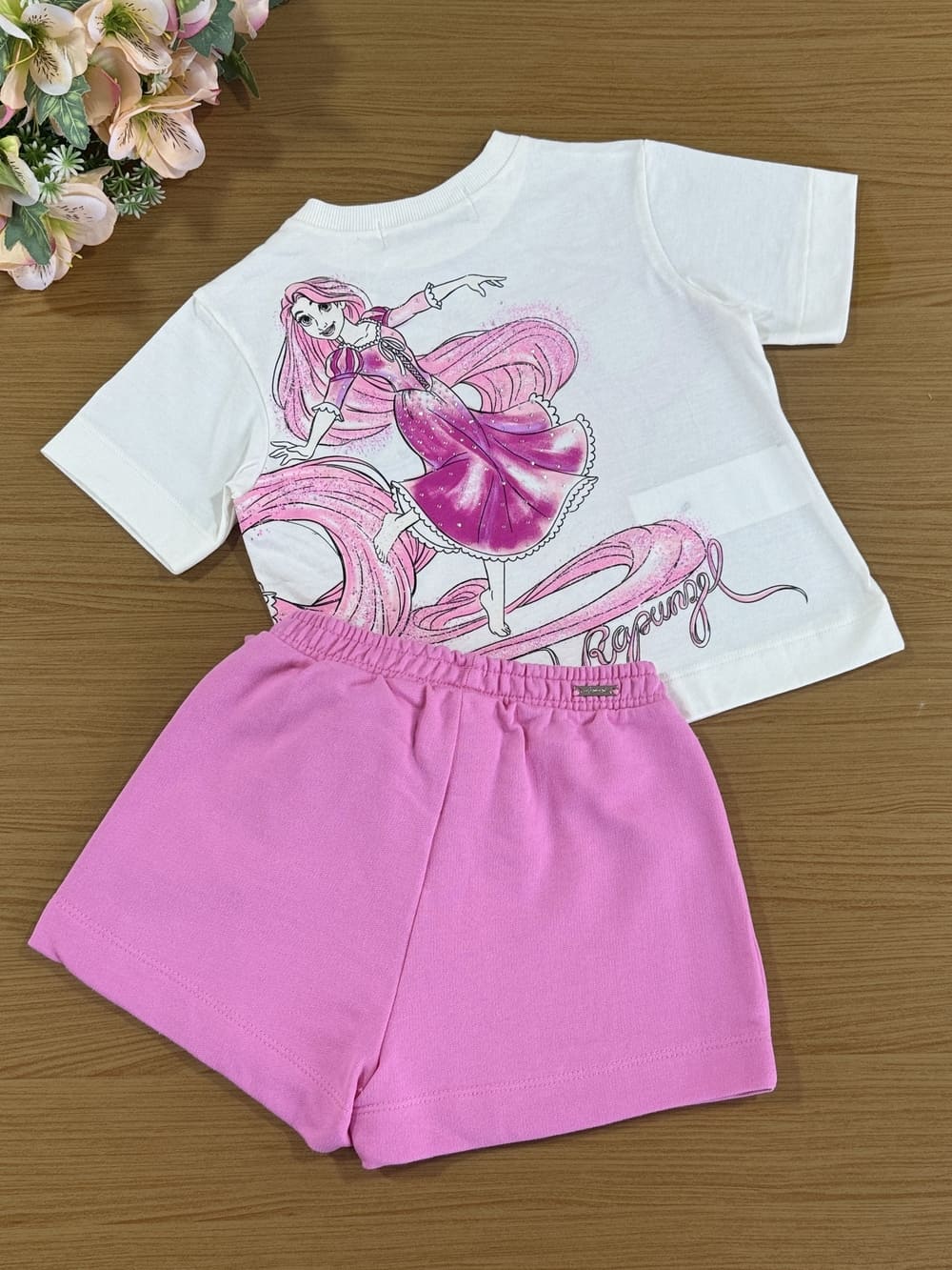 Conjunto Infantil Animê Verão Shorts Saia Rosa e Blusa Rapunzel Disney