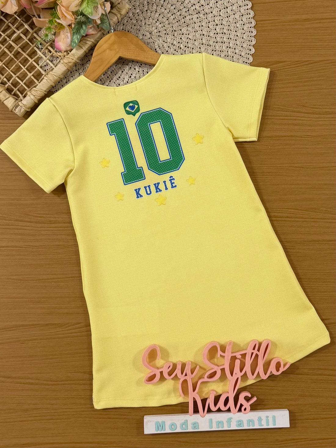 Vestido Infantil Kukiê Amarelo Ursinha Brasil Copa do Mundo