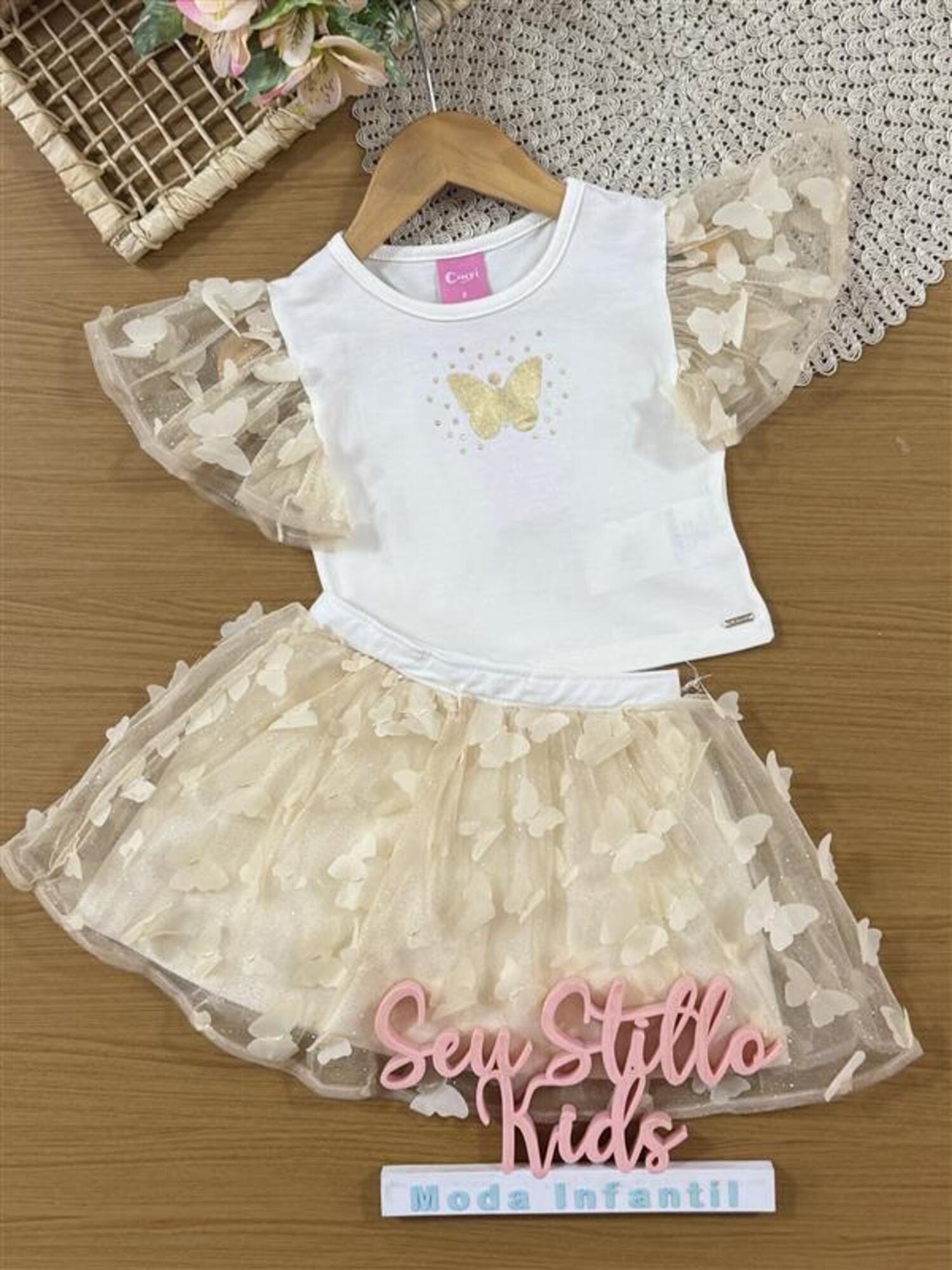 Conjunto Infantil Cinti Verão com Saia em Tule e Blusa Branca Borboleta Dourada