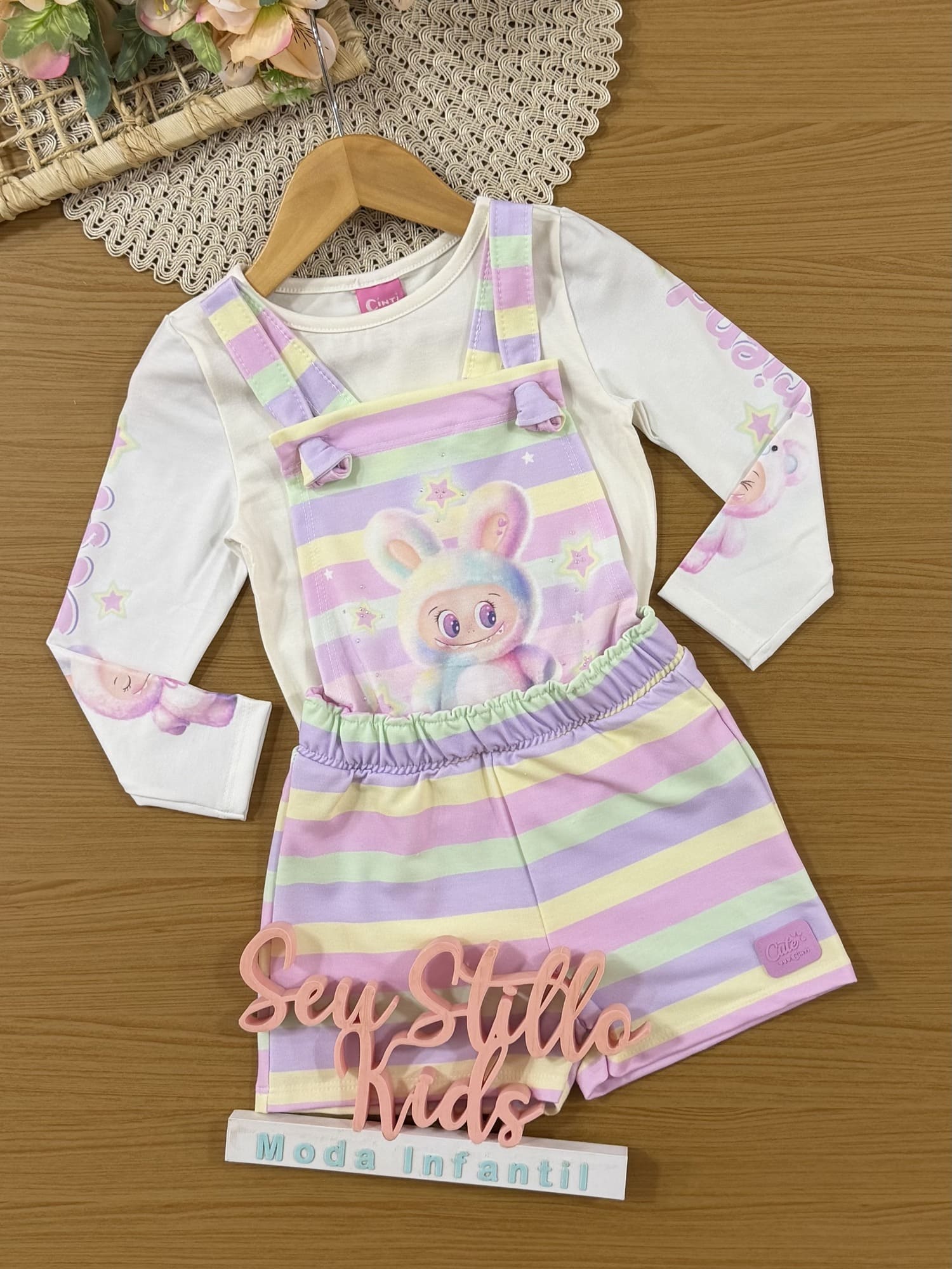 Jardineira Infantil Cinti Inverno Colorida com Blusa Manga Longa Labubu