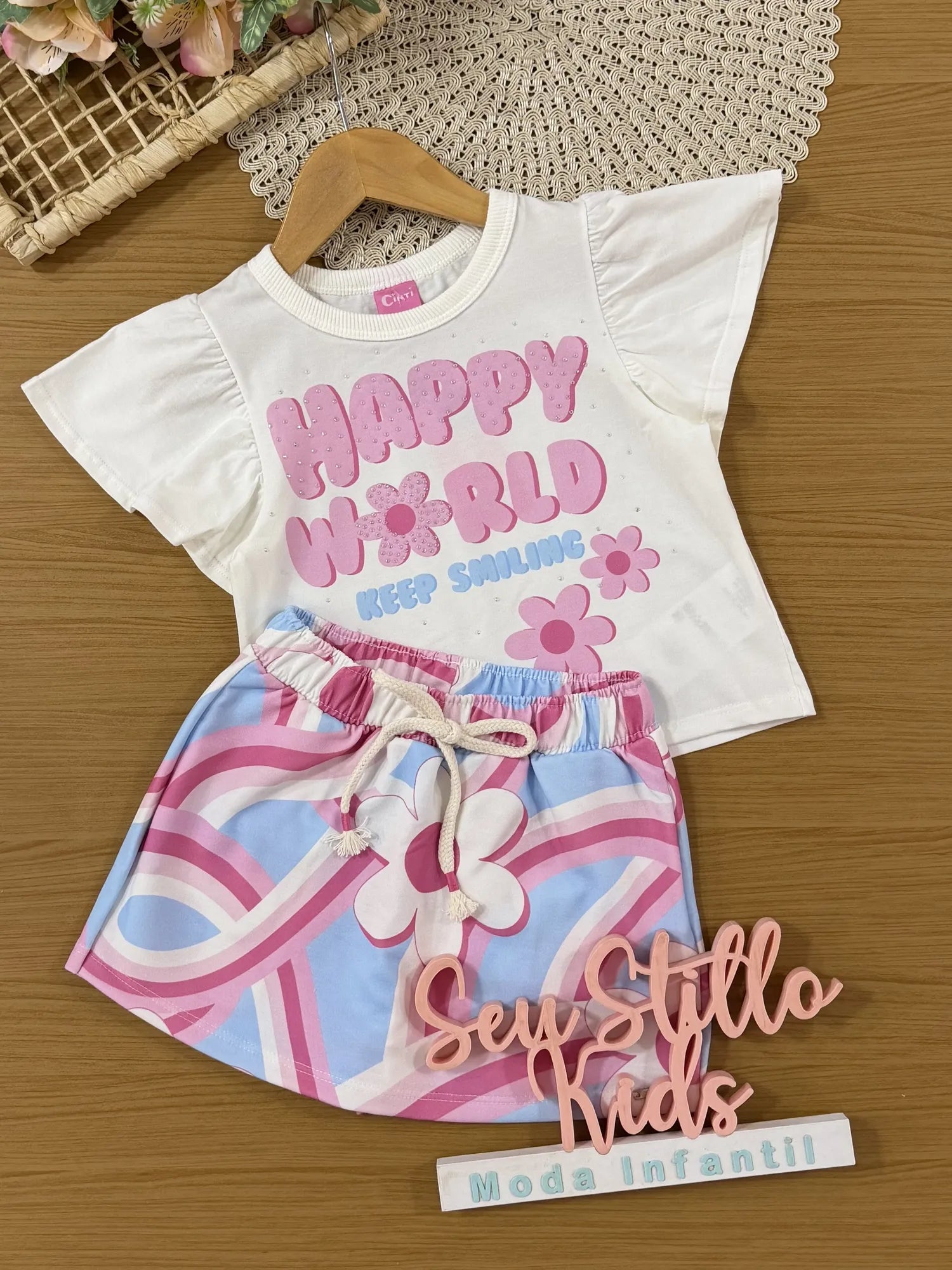Conjunto Infantil Cinti Inverno Com Shorts e Blusa Manga Curta Branca Flores Happy
