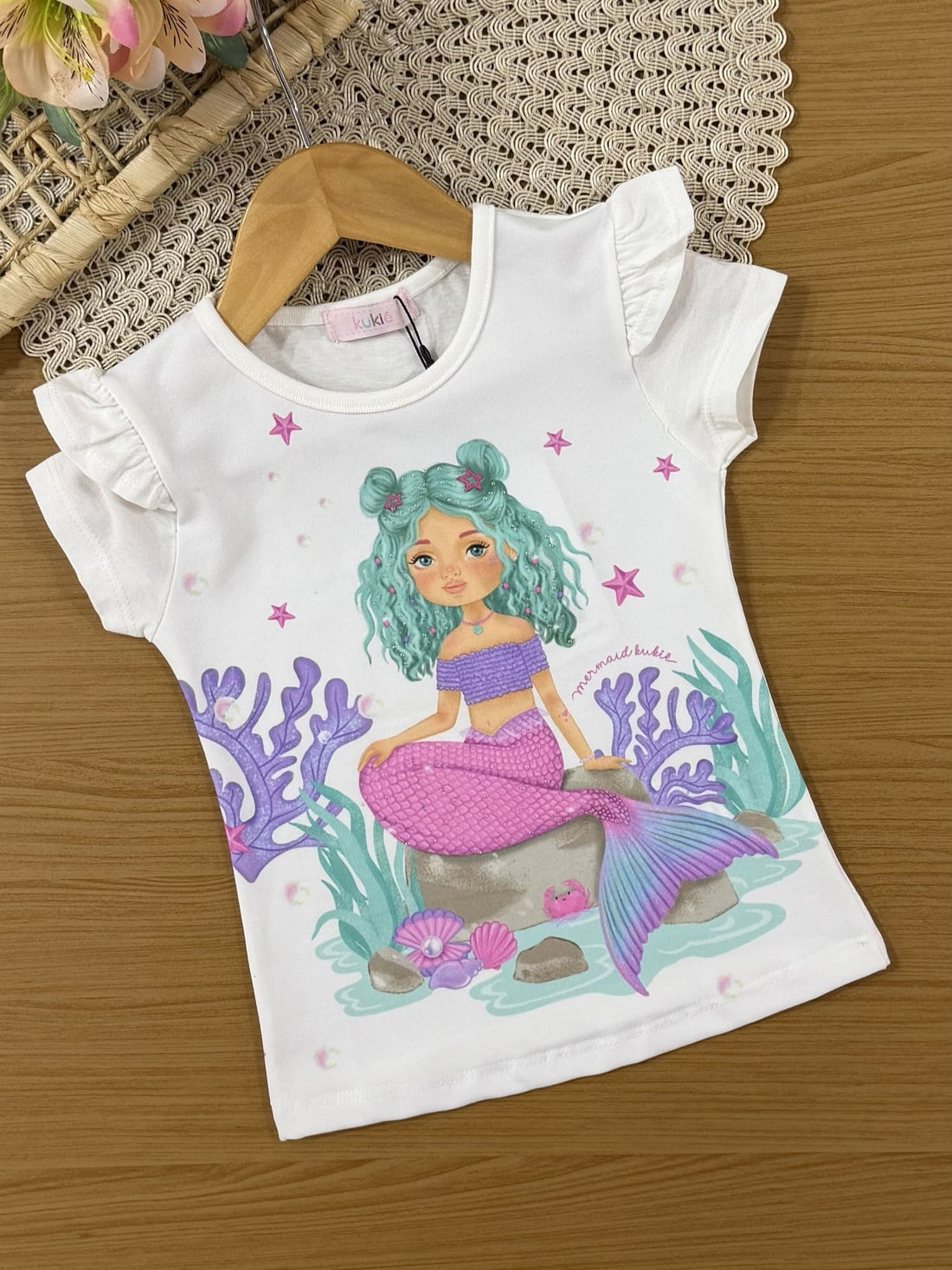 Conjunto Infantil Kukiê com Shorts Off White e Blusa Sereia Fundo do Mar