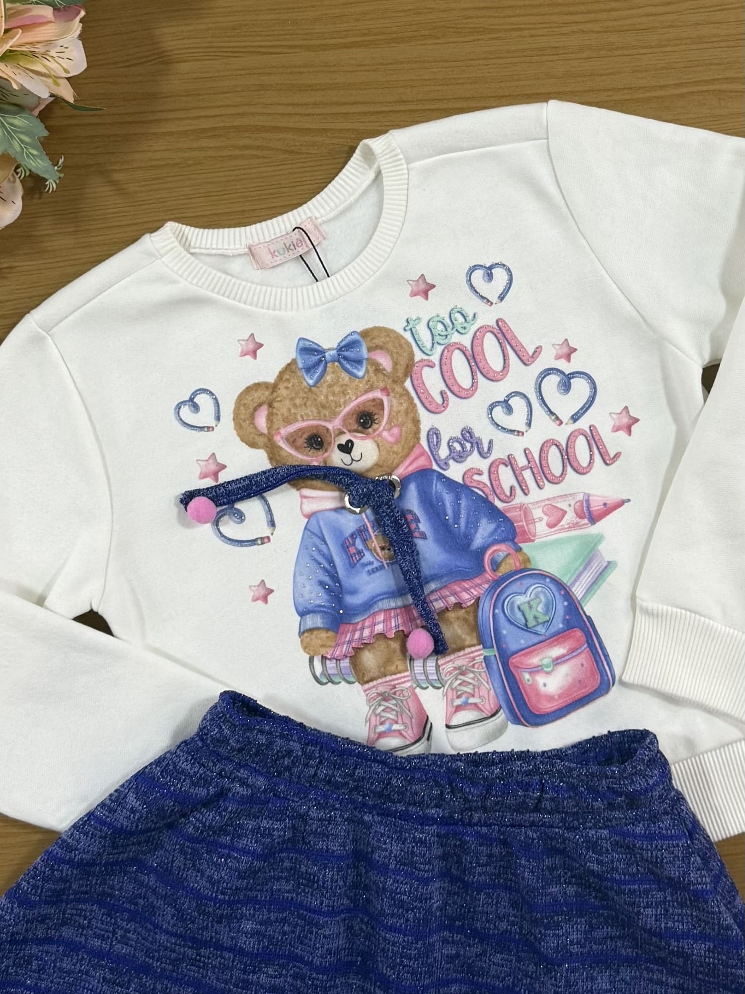 Conjunto Infantil Kukiê Inverno com Saia Azul e Casaco Branco Ursinha com Strass