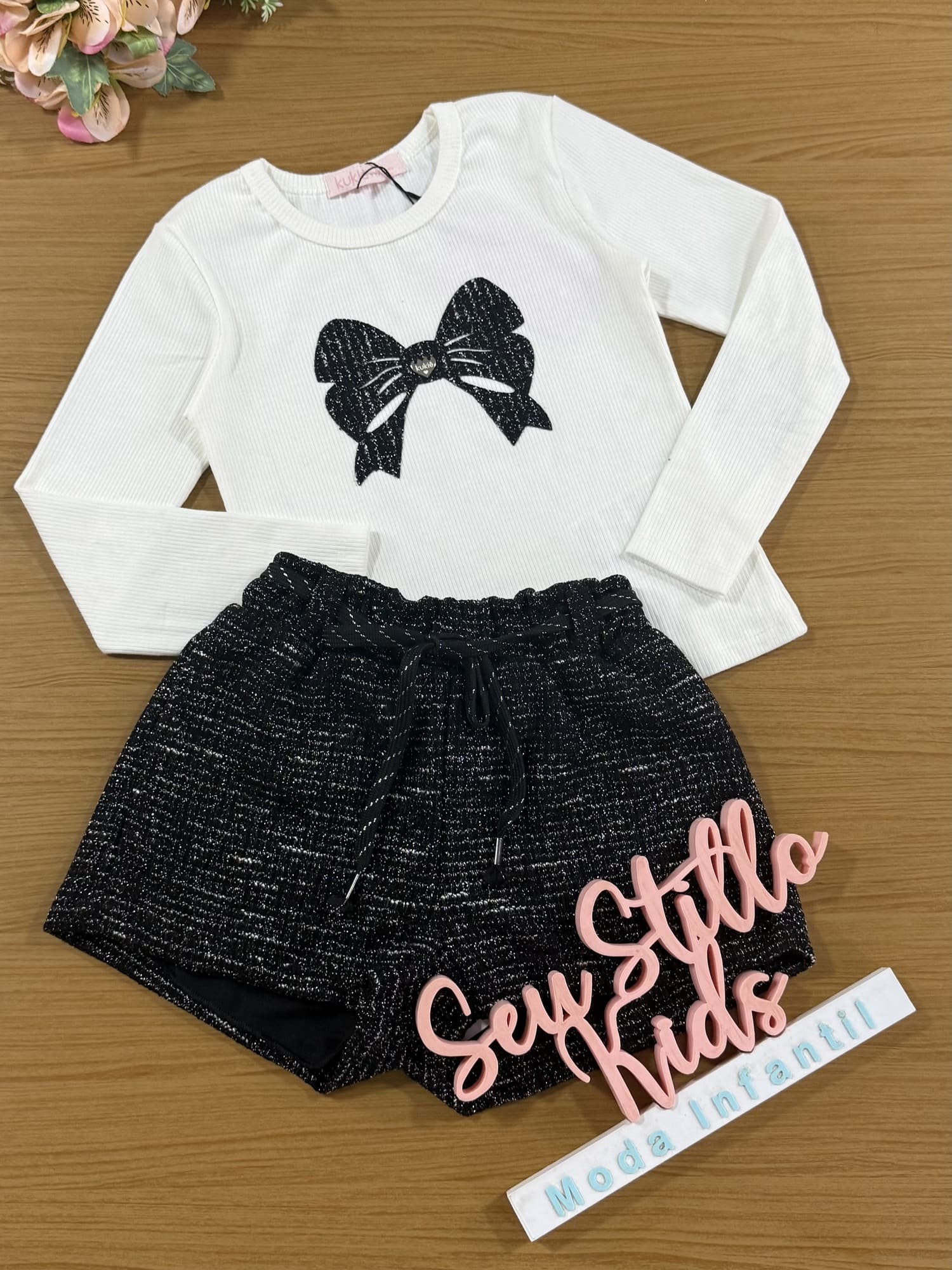 Conjunto Infantil Kukiê Inverno com Shorts Preto e Blusa Manga Longa Laço