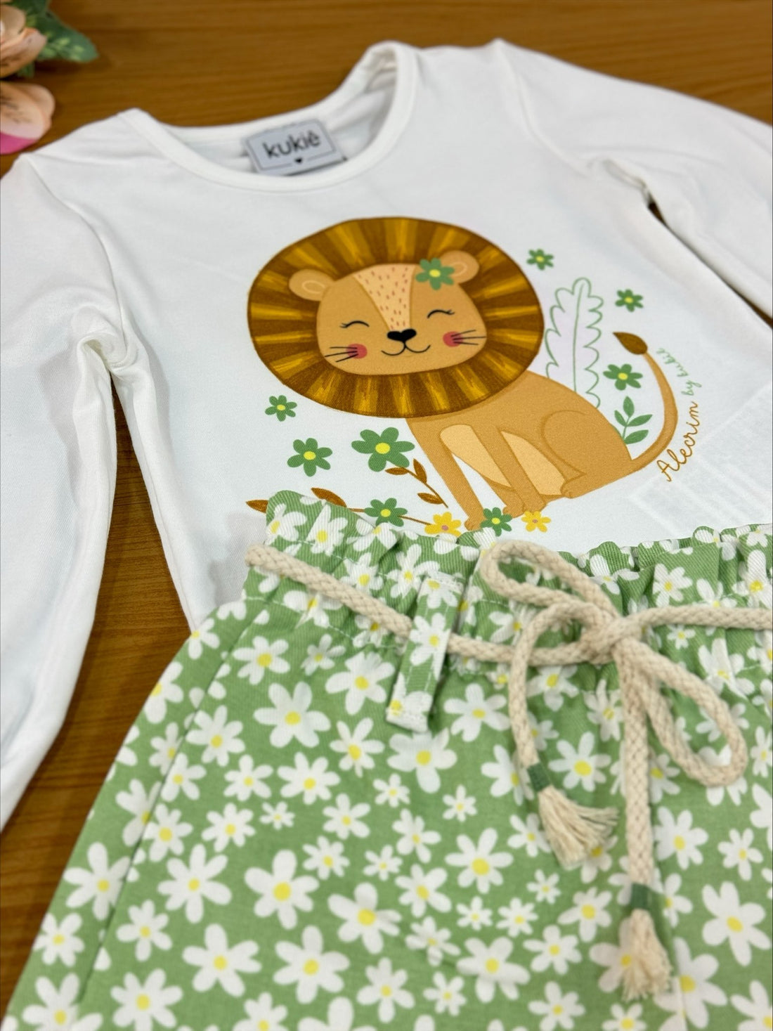 Conjunto Infantil Kukie Alecrim Inverno Shorts e Blusa Leão