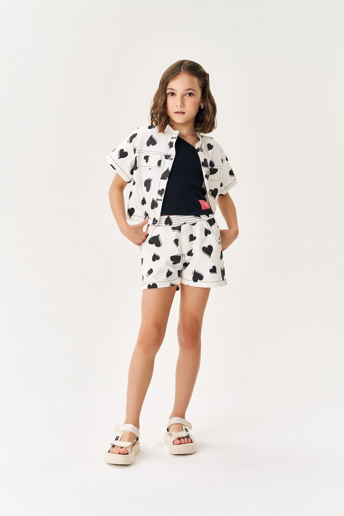 Conjunto Infantil Catavento Verão Shorts Coração e Blusa Preta