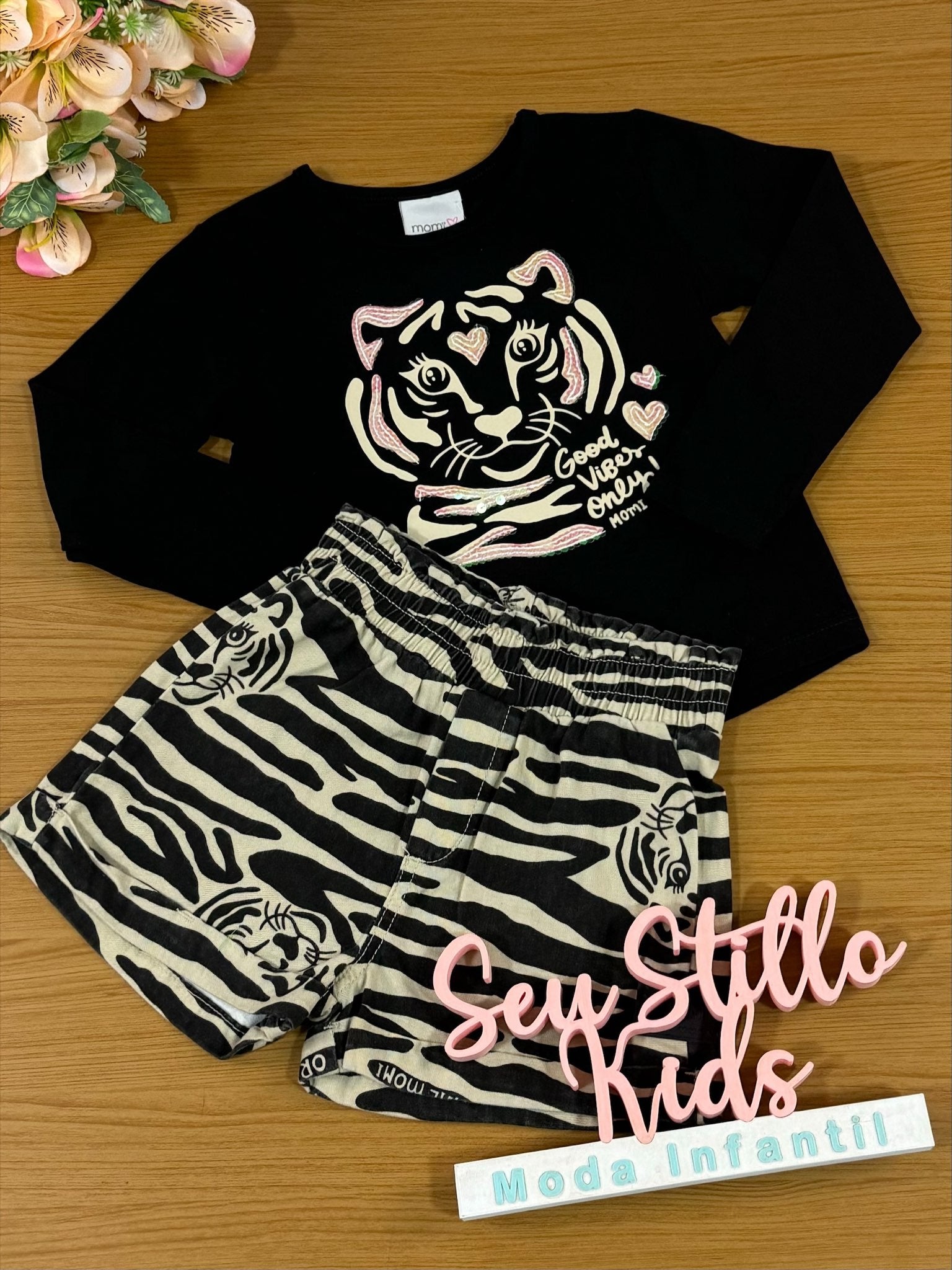 Conjunto Infantil Momi Inverno Shorts e Blusa Preta Tigre