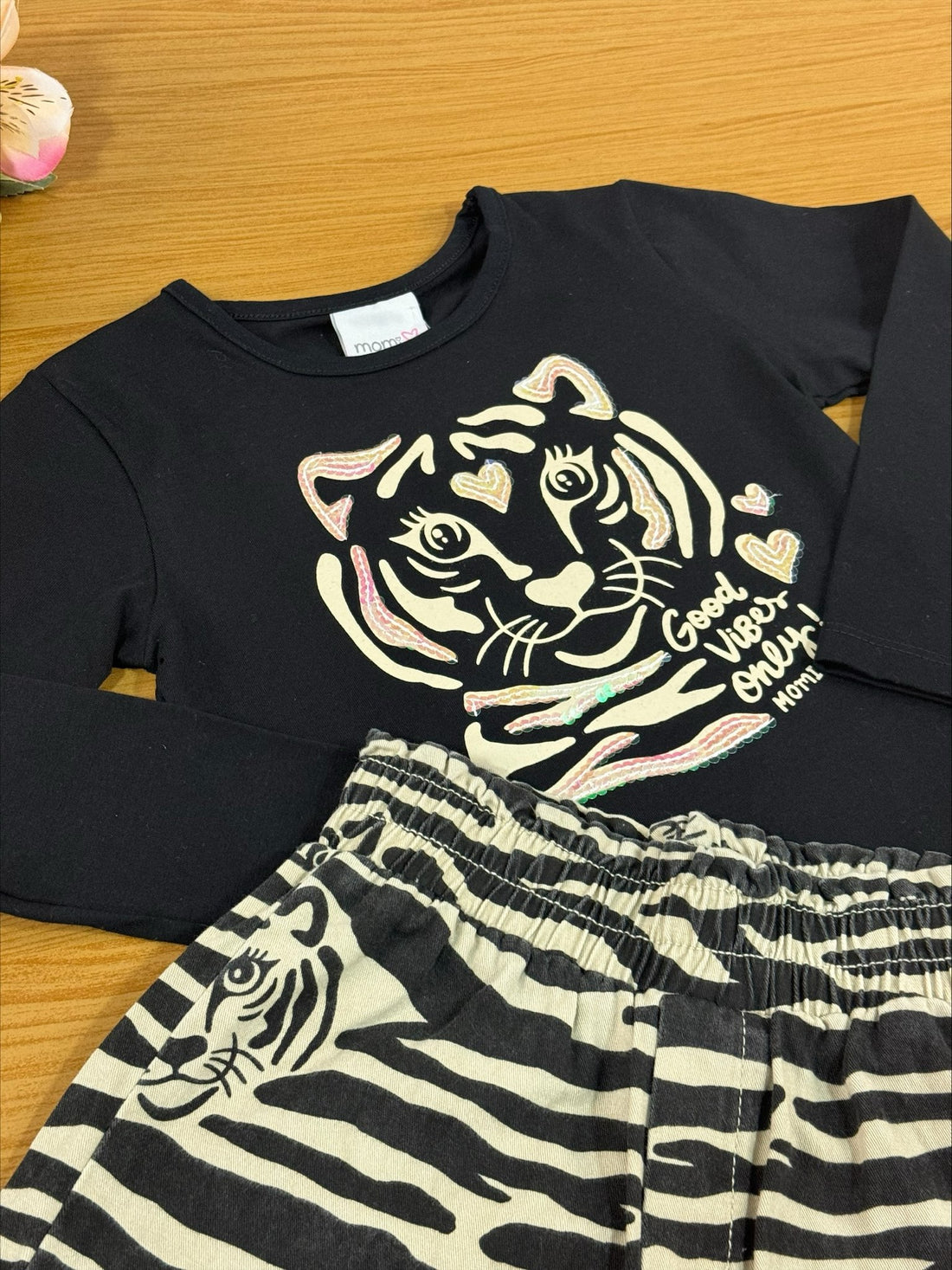 Conjunto Infantil Momi Inverno Shorts e Blusa Preta Tigre
