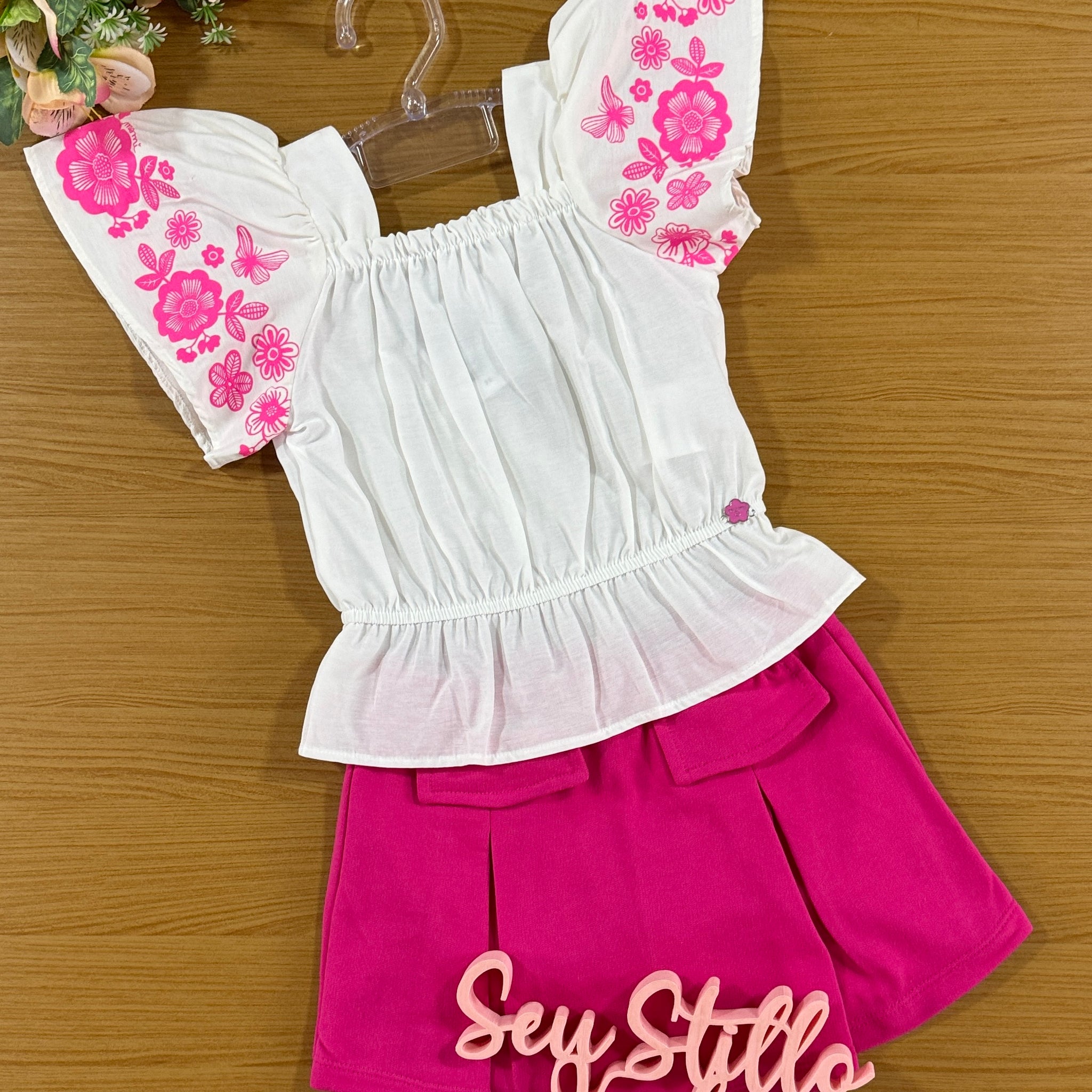 Conjunto Infantil Momi Verão Shorts Saia Rosa e Blusa Flor