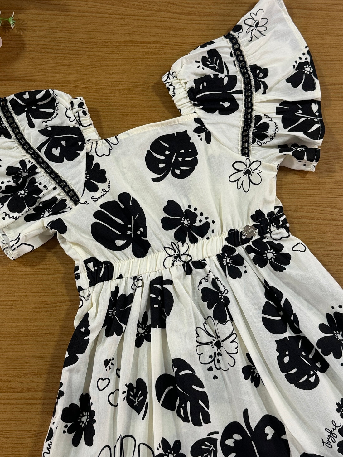 Vestido Infantil Momi Verão Preto e Branco Folhagens