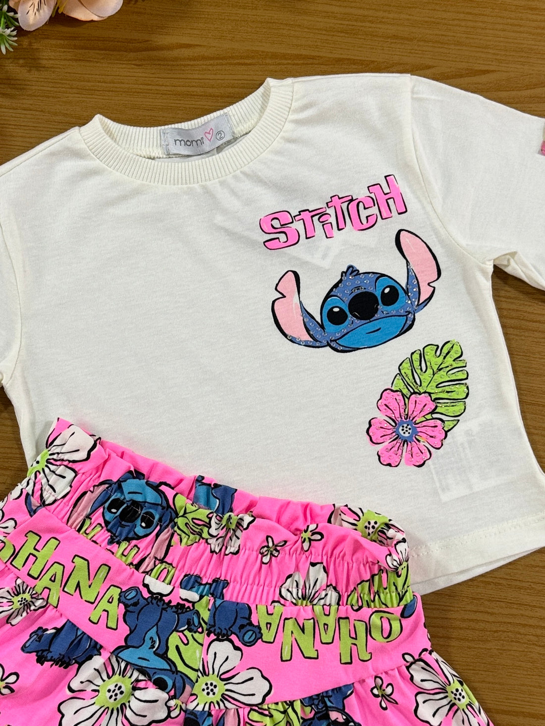 Conjunto Infantil Momi Verão Com Shorts Rosa e Blusa Stitch Disney