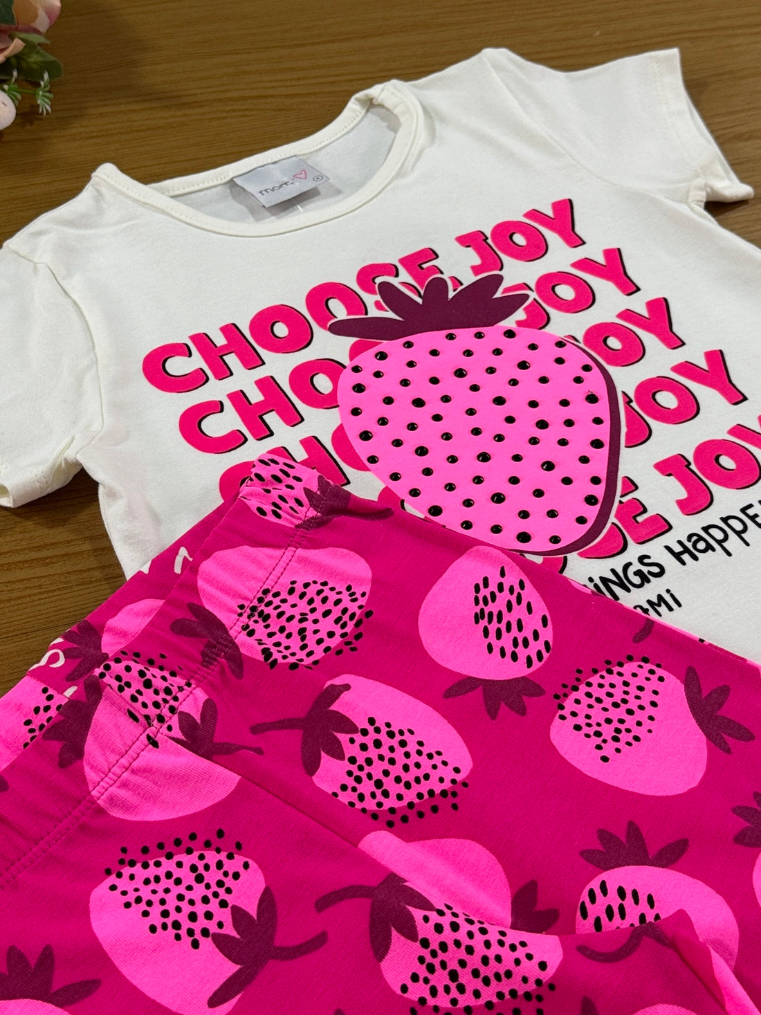 Conjunto Infantil Momi Verão Shorts Ciclista Pink e Blusa Morango