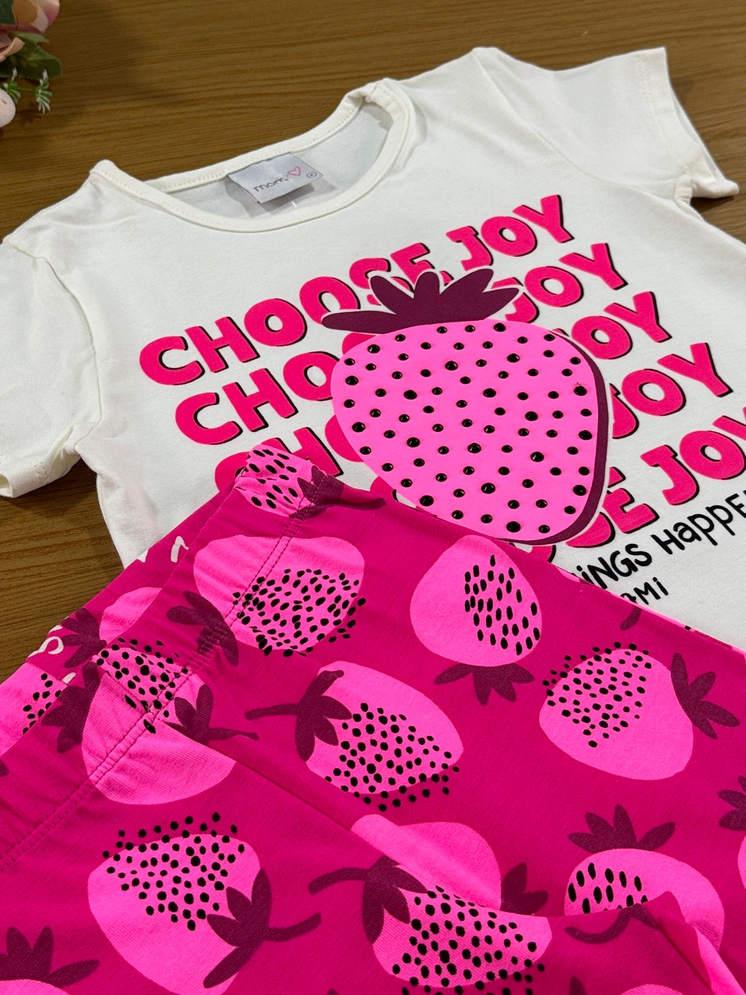 Conjunto Infantil Momi Verão Shorts Ciclista Pink e Blusa Morango