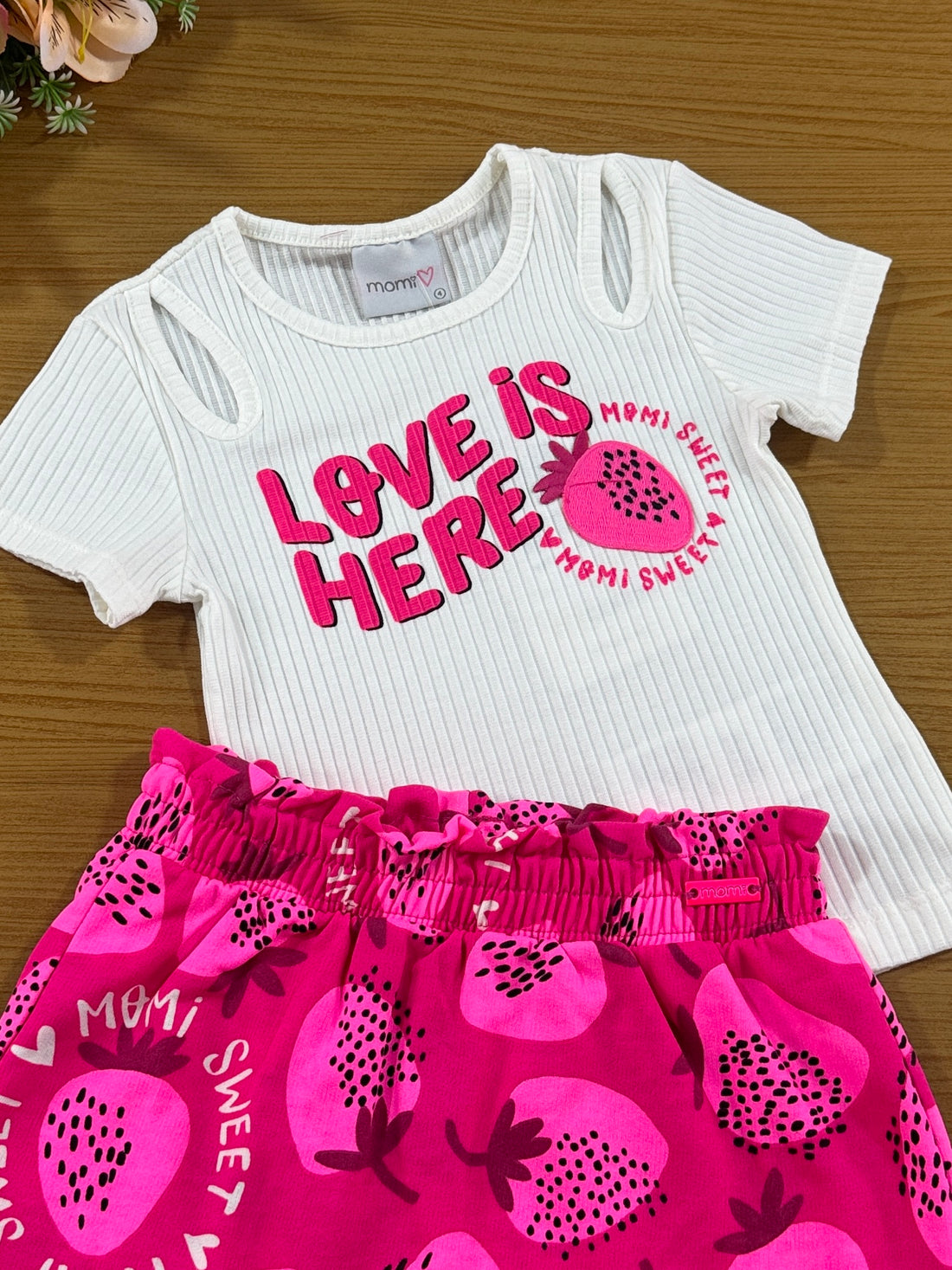 Conjunto Infantil Momi Verão Shorts Saia Rosa Morango e Blusa Canelada