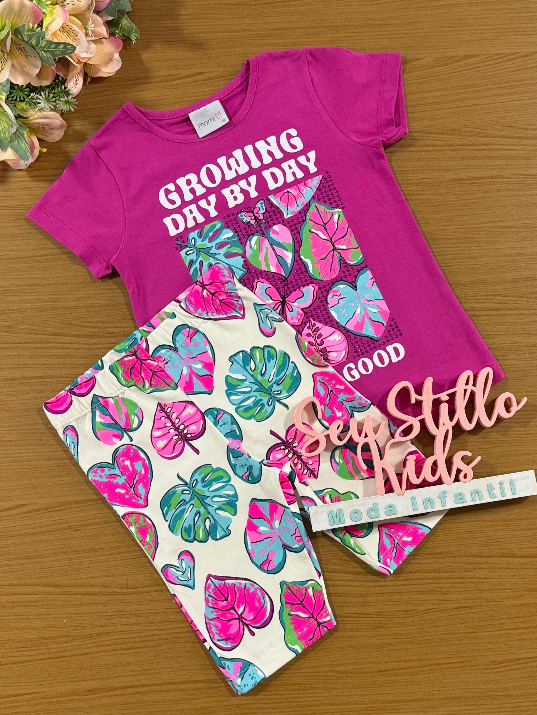 Conjunto Infantil Momi Verão Com Shorts Ciclista e Blusa Rosa Folhas