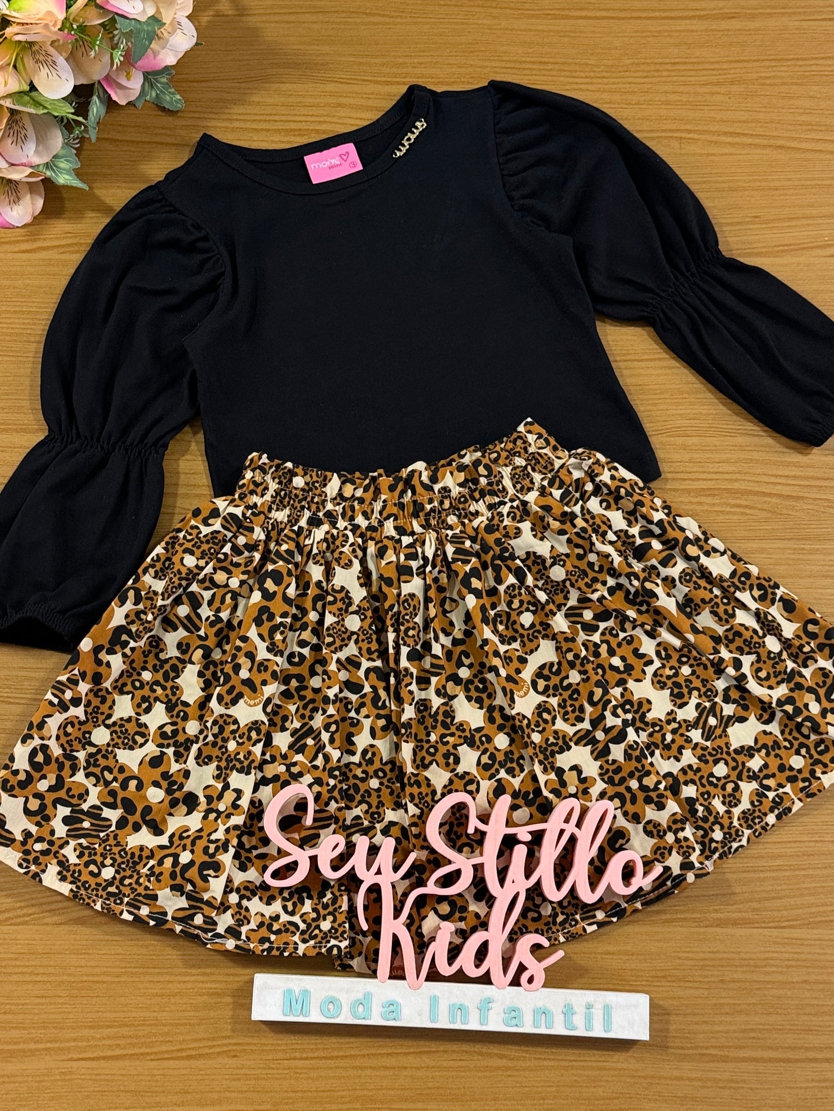 Conjunto Infantil Momi Inverno Saia Oncinha Floral e Blusa Preta
