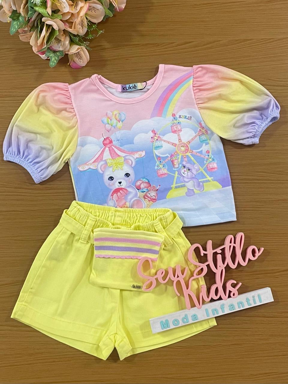 Conjunto Infantil Kukie Inverno Tropical Shorts Com Pochete e Blusa Parque de Diversão