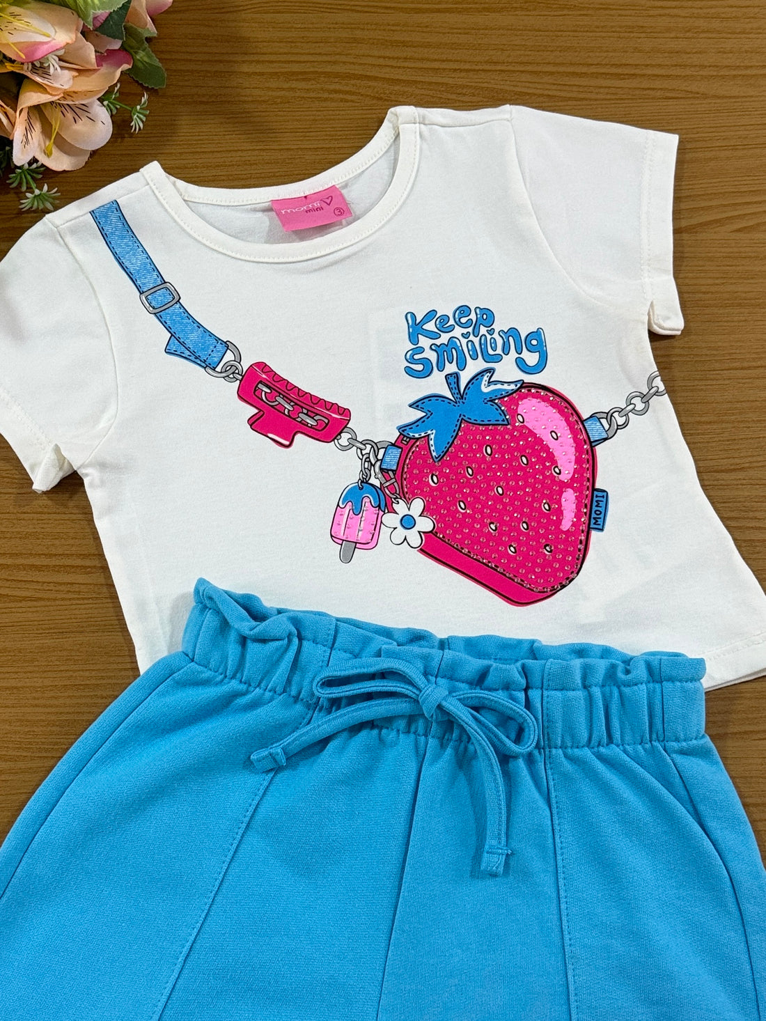 Conjunto Infantil Momi Verão Shorts Azul e Blusa Bolsinha 3D