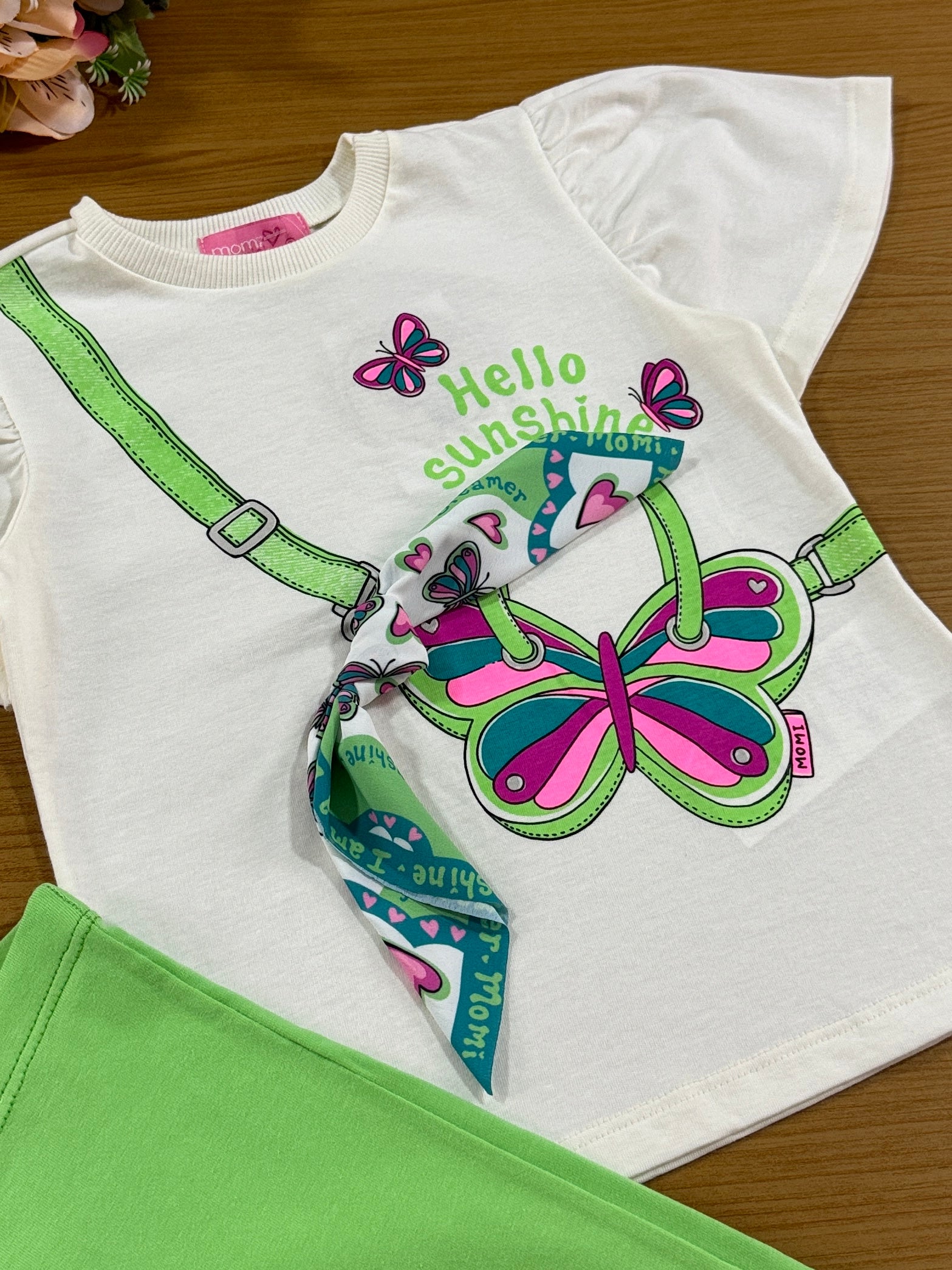 Conjunto Infantil Momi Shorts Ciclista Verde e Blusa Borboleta
