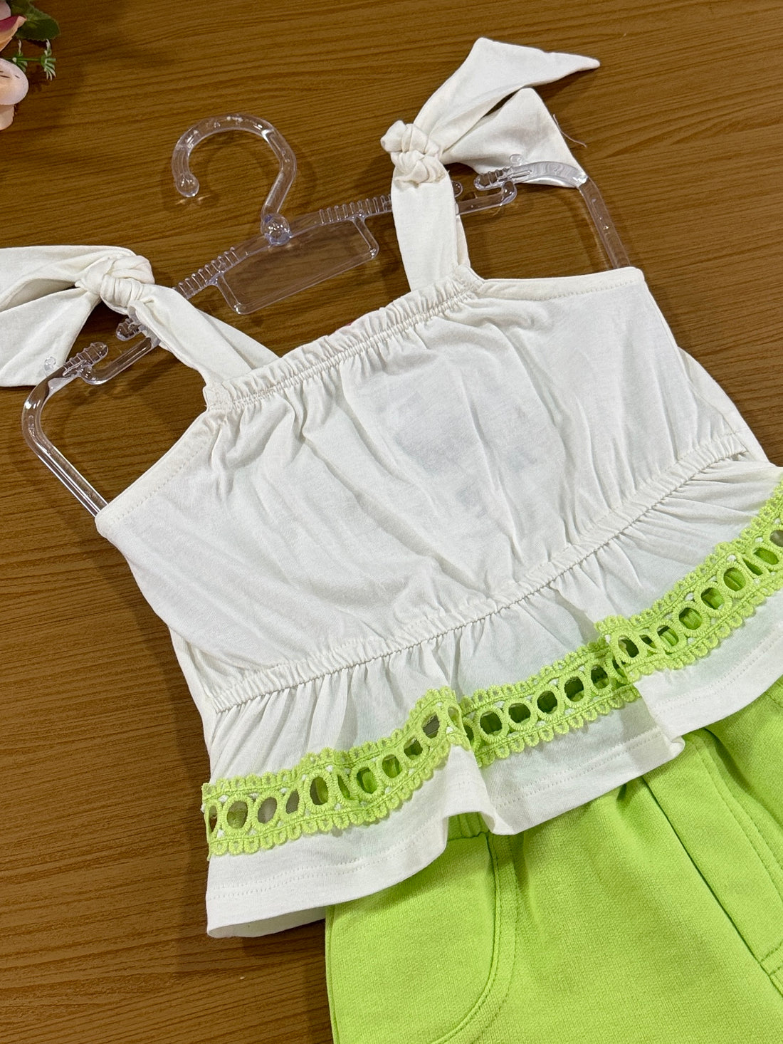 Conjunto Infantil Momi Verão Shorts Saia Verde e Blusa Off Bordada