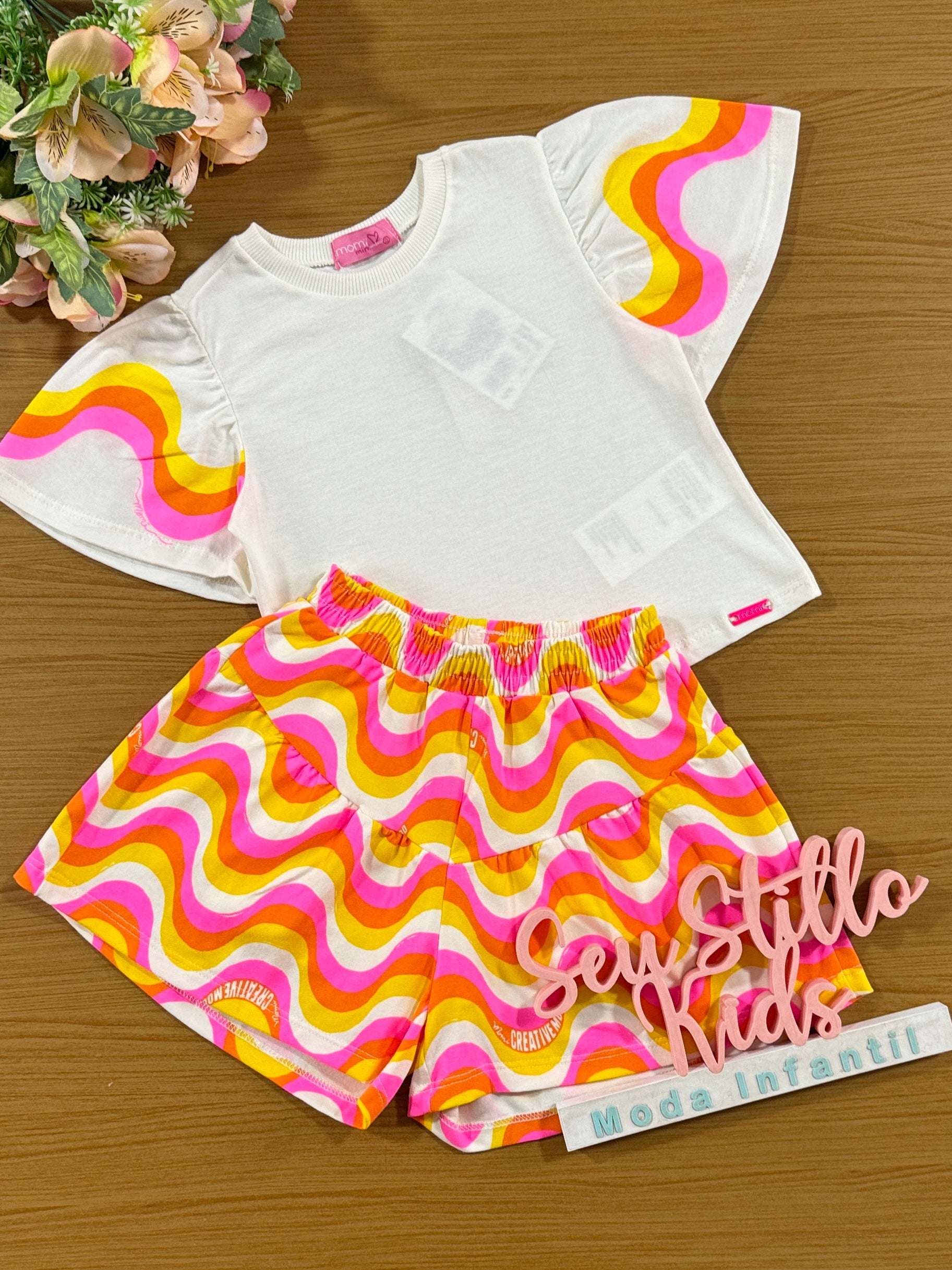 Conjunto Infantil Momi Verão Com Shorts e Blusa Ondas Coloridas