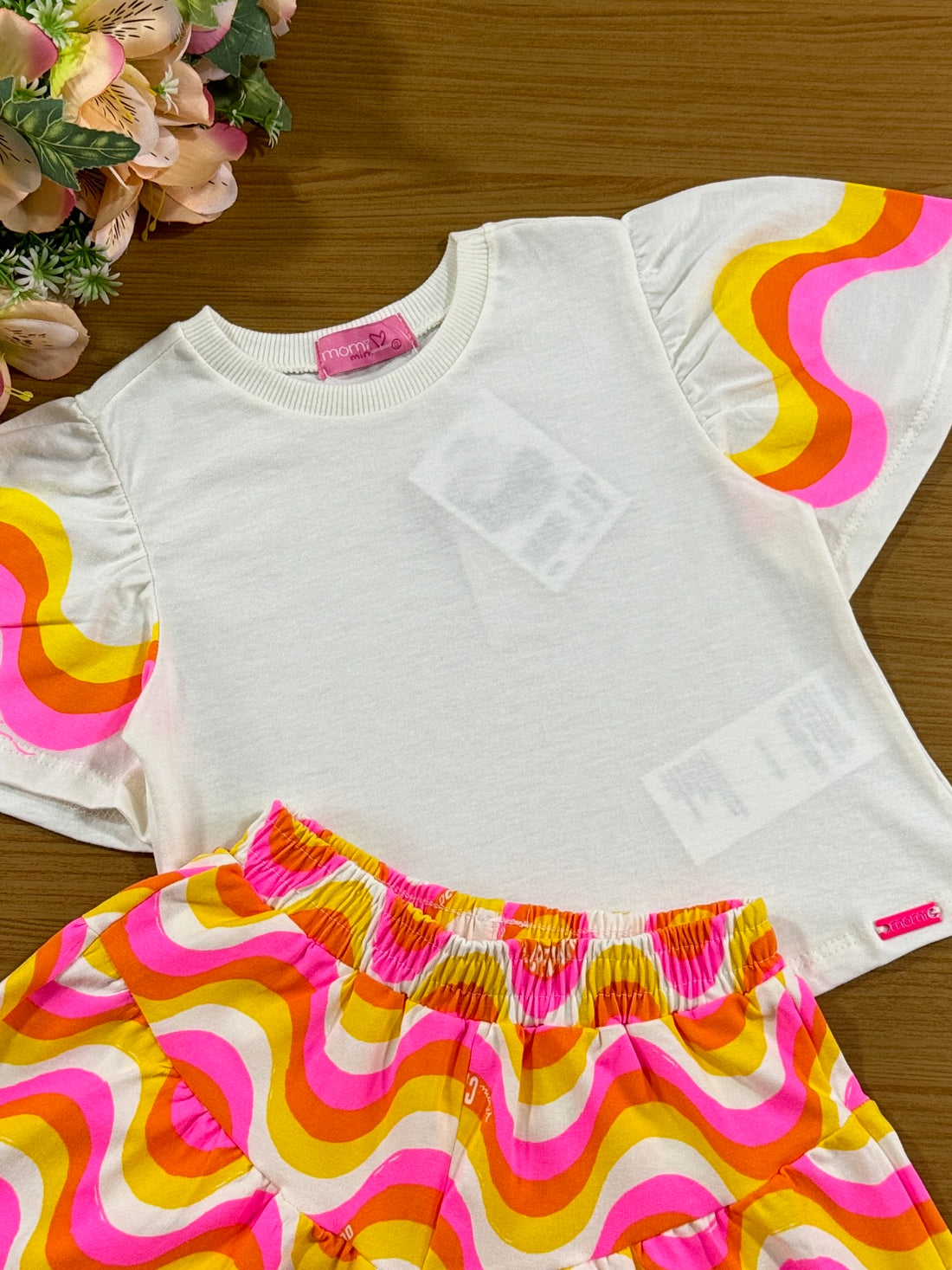 Conjunto Infantil Momi Verão Com Shorts e Blusa Ondas Coloridas