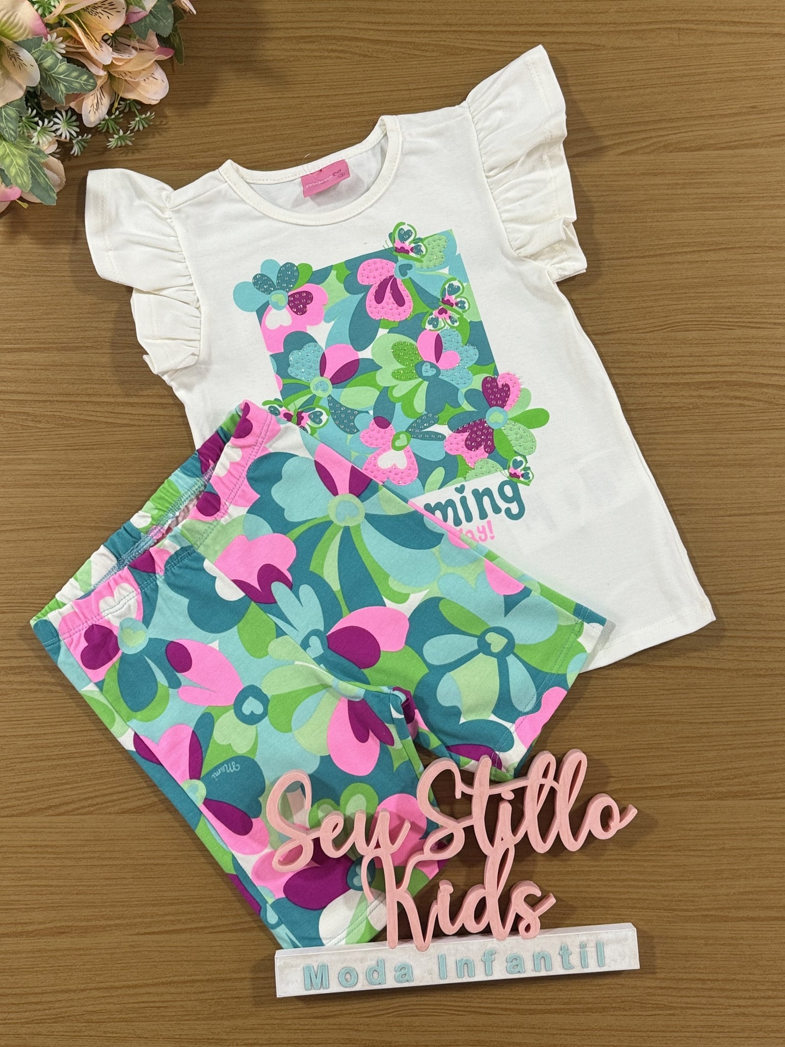 Conjunto Infantil Momi Verão Shorts Ciclista e Blusa Flores