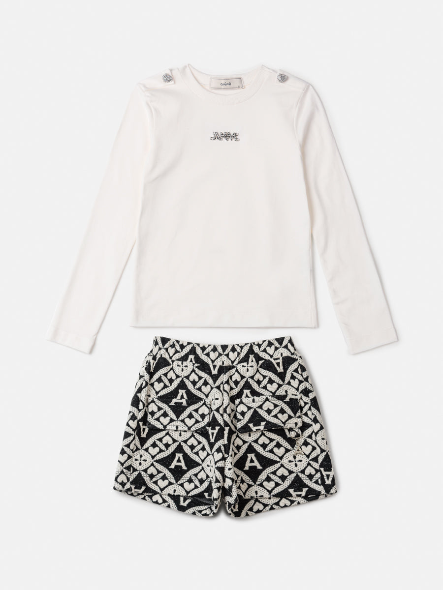 Conjunto Infantil Animê Inverno Shorts Corações e Blusa Off White