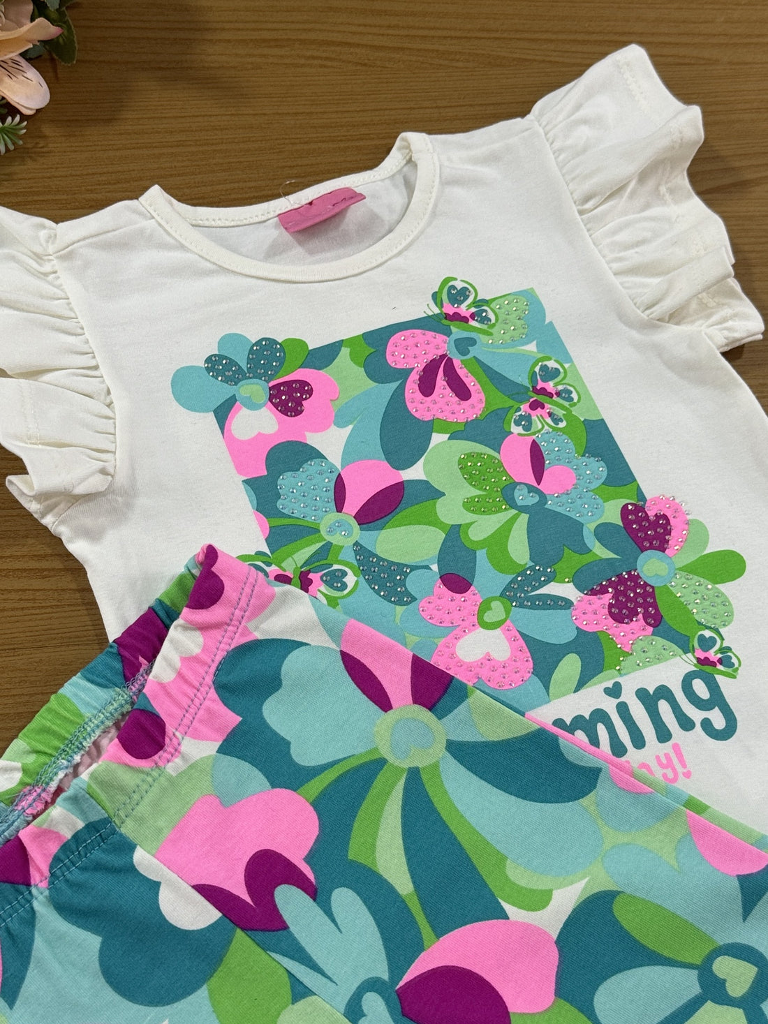 Conjunto Infantil Momi Verão Shorts Ciclista e Blusa Flores