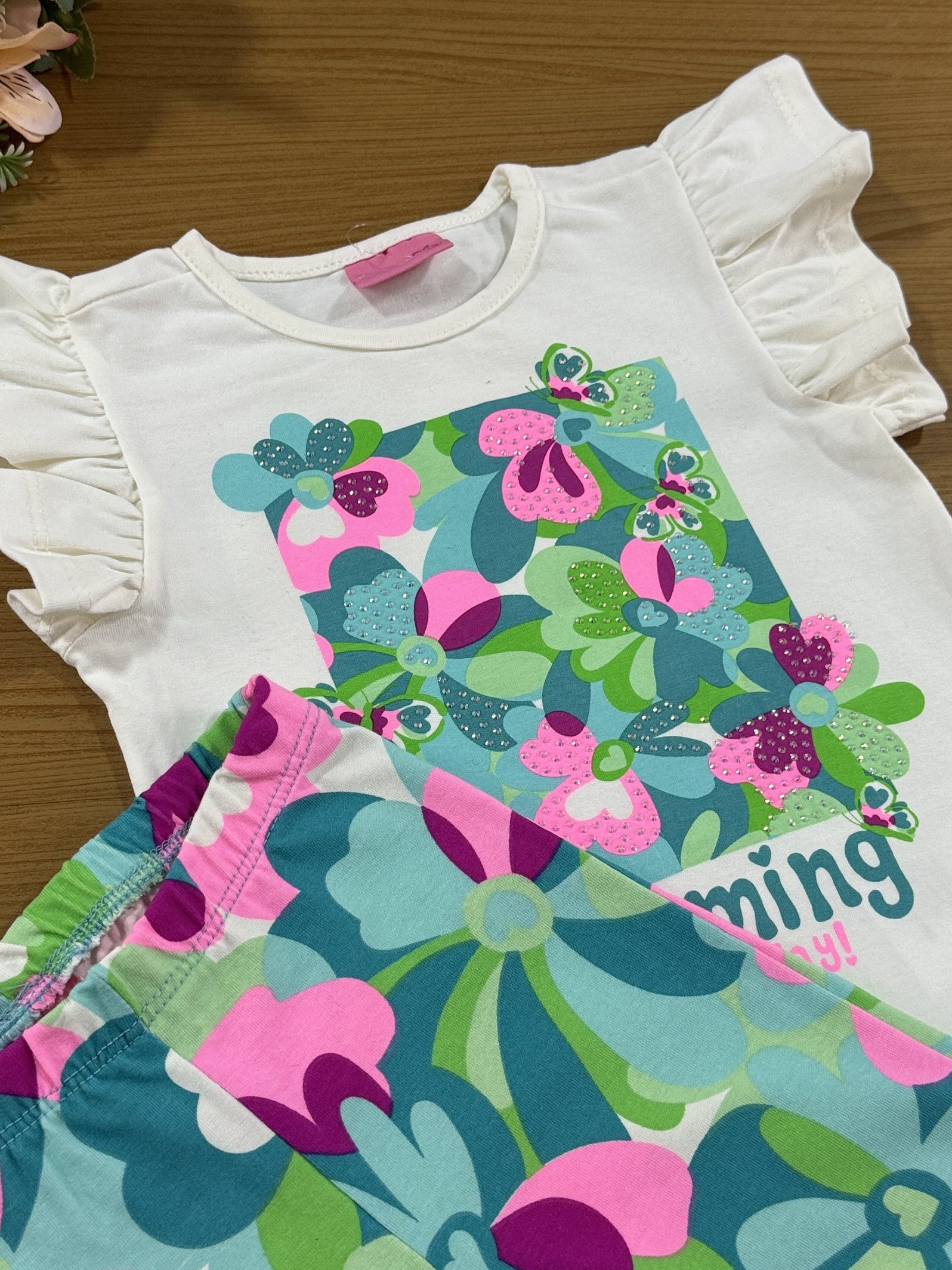 Conjunto Infantil Momi Verão Shorts Ciclista e Blusa Flores