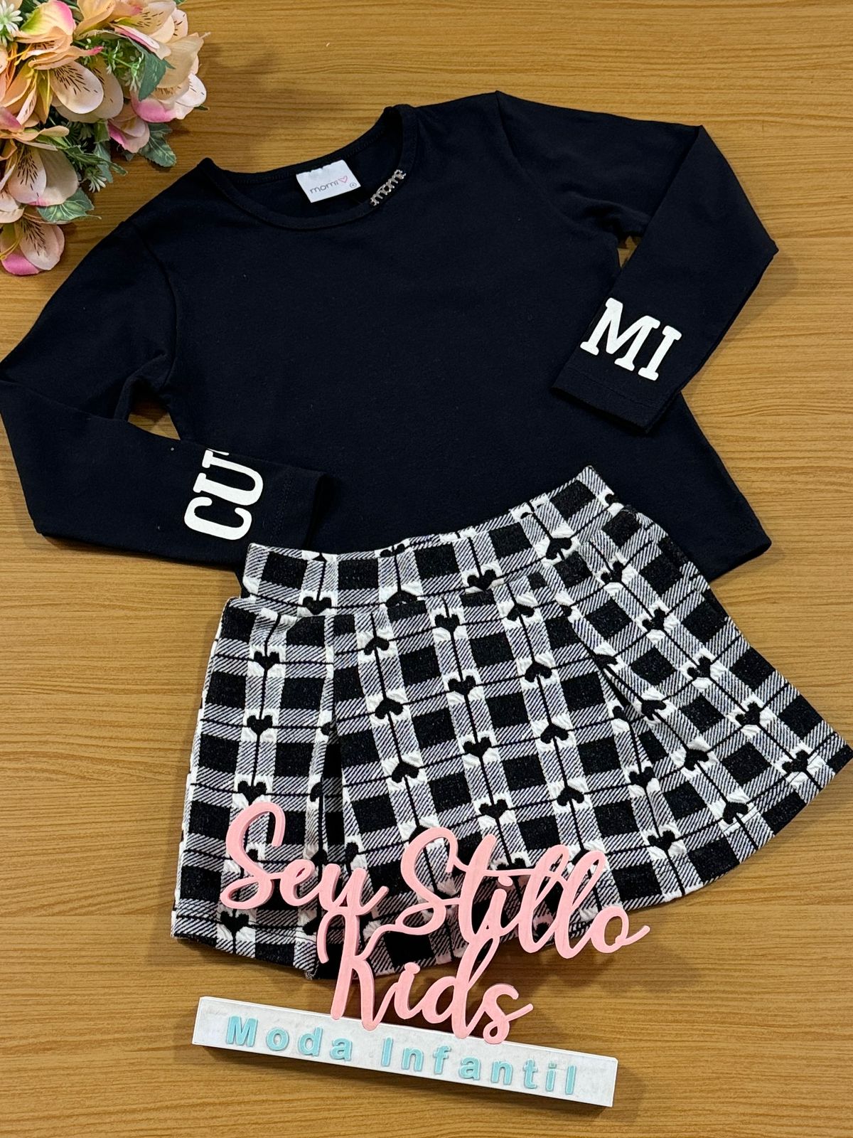 Conjunto Infantil Momi Inverno Shorts Saia Corações e Blusa Manga Longa Preta