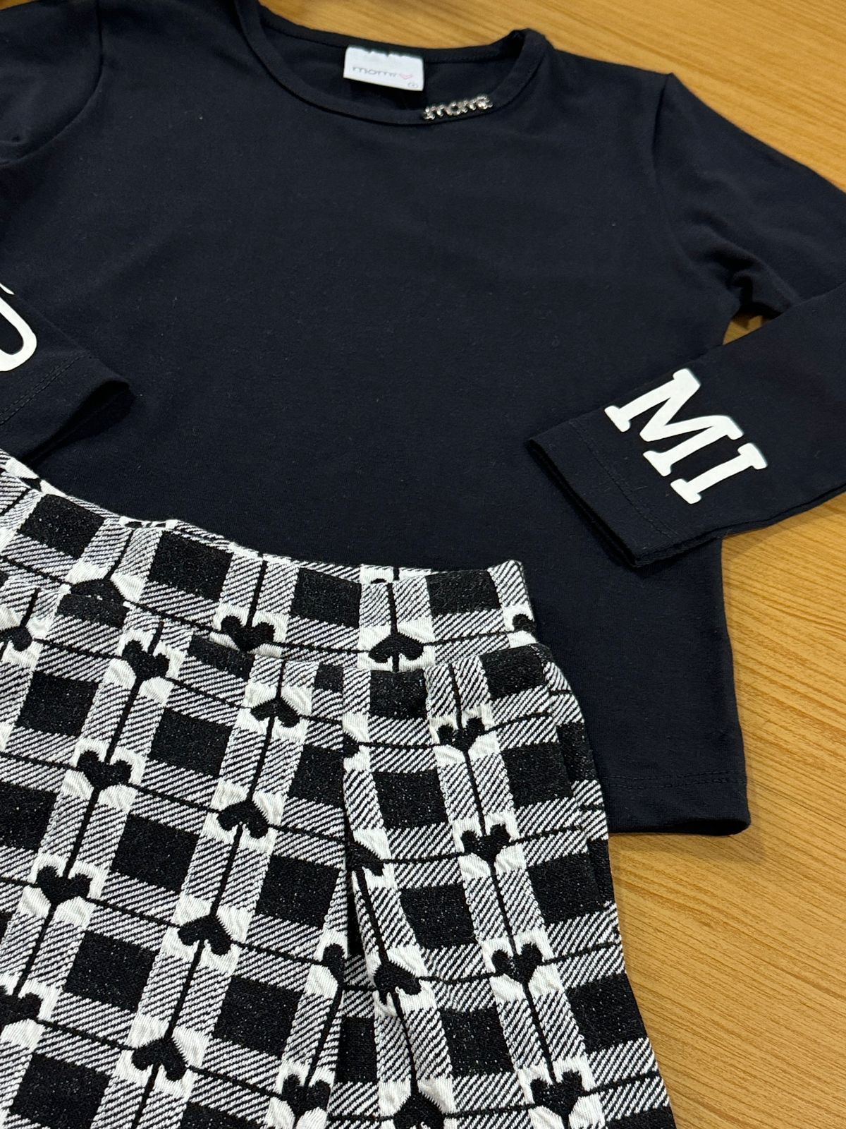 Conjunto Infantil Momi Inverno Shorts Saia Corações e Blusa Manga Longa Preta