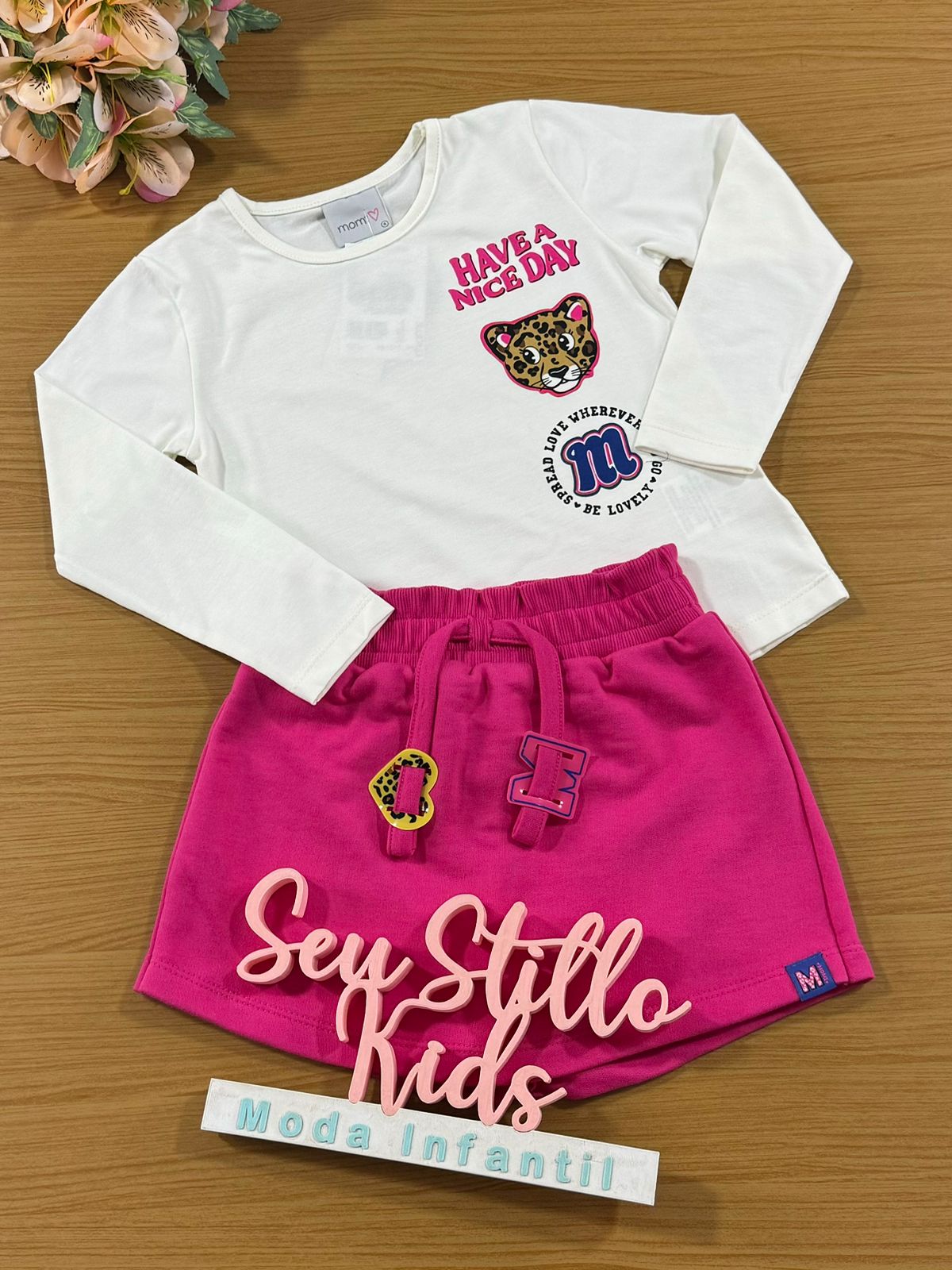 Conjunto Infantil Momi Inverno Shorts Saia Pink e Blusa Oncinha